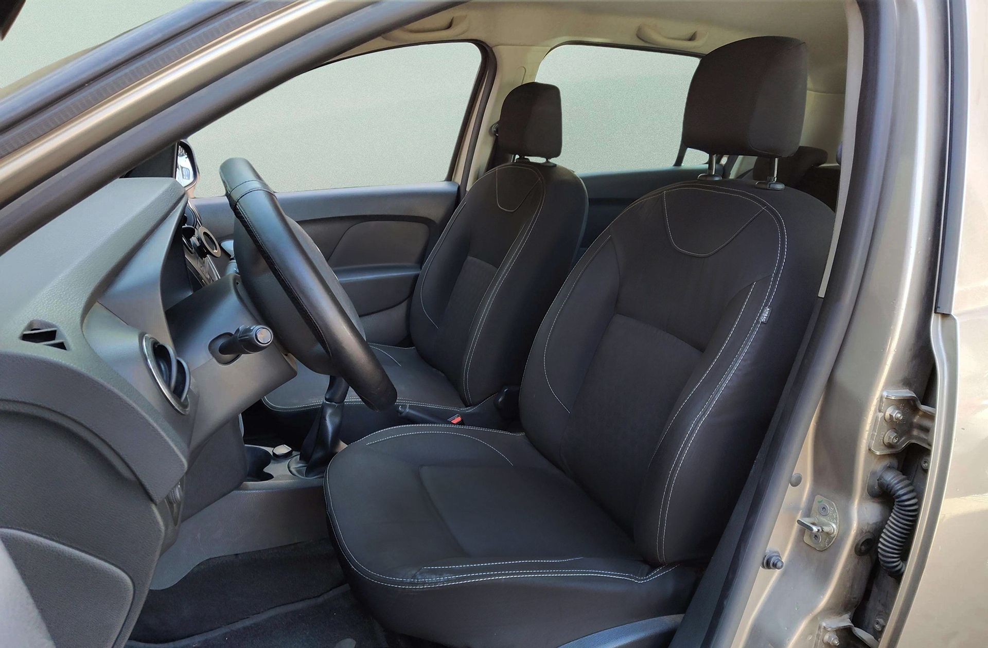 Dacia Sandero Laureate dCi - foto 8
