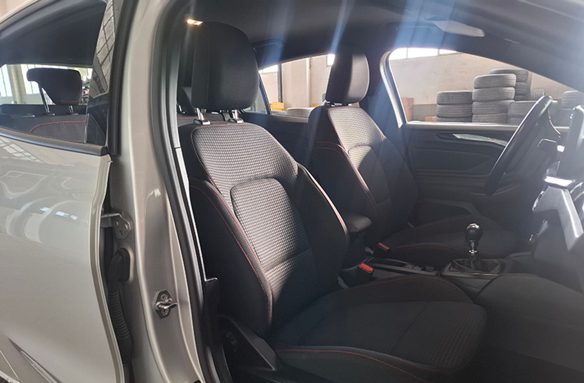 Ford Focus 1.0 EcoBoost MHEV ST-Line - foto 12