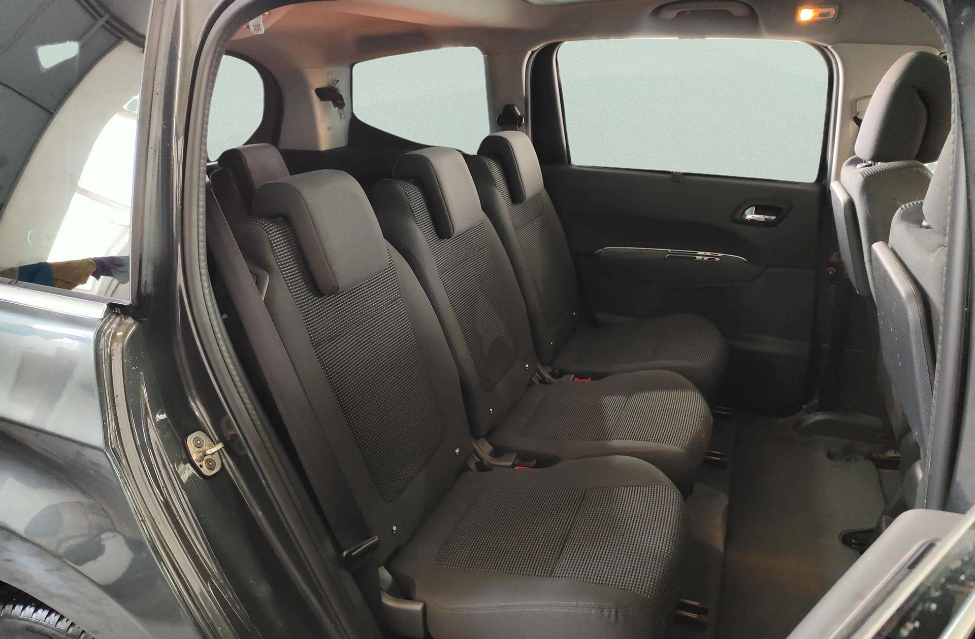 Peugeot 5008 2.0 BlueHDi Allure 7 plazas - foto 19