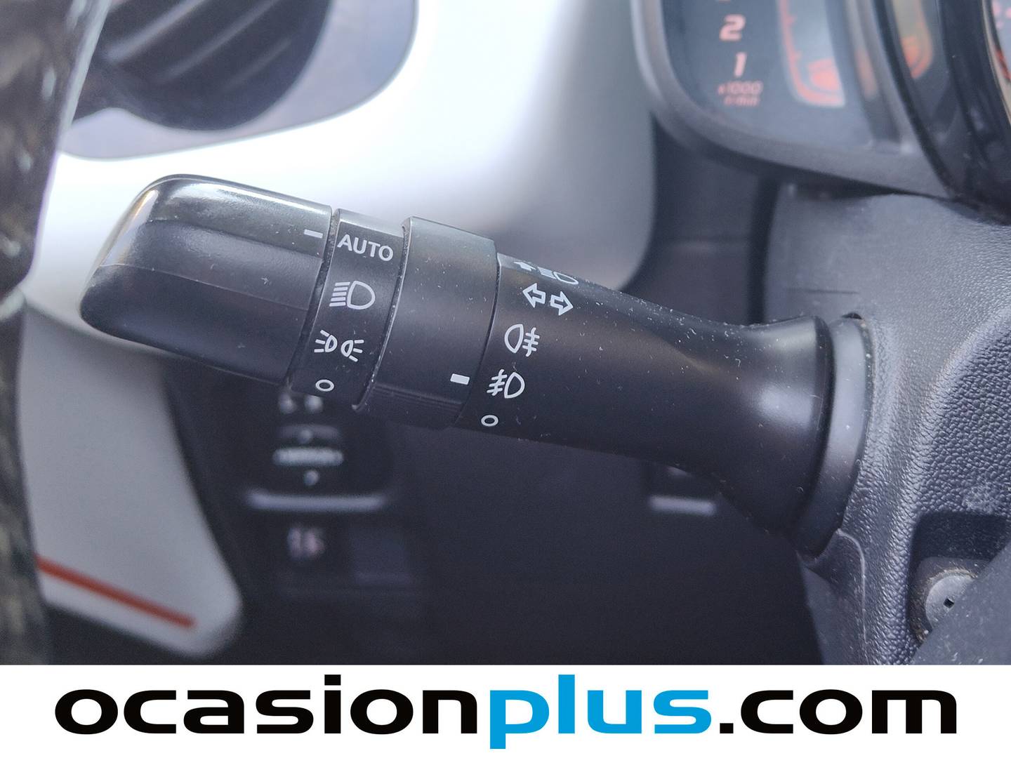 Equipamiento del Peugeot 108 Peugeot 108 1.2 PureTech Roland Garros Top! (82 CV)