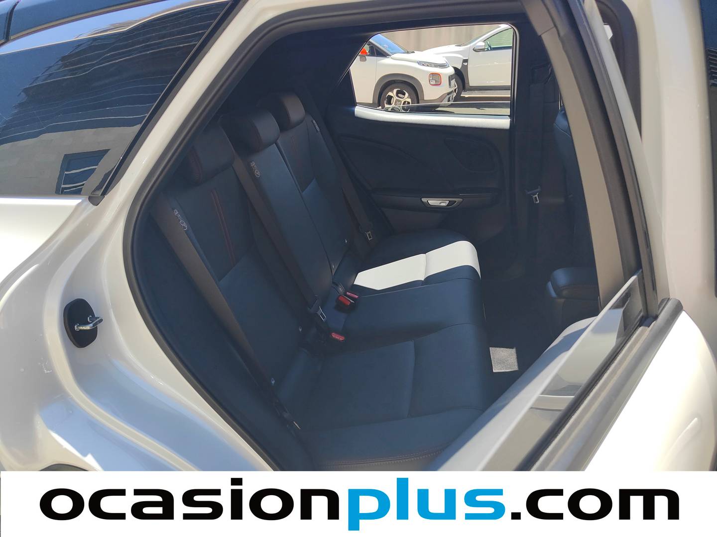 Lexus LBX Lexus LBX 1.5 HEV Emotion+  (136 CV) híbrido