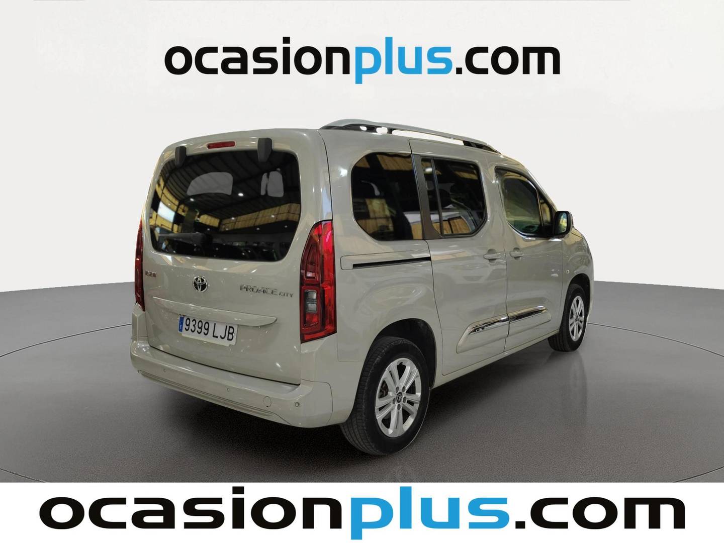 Foto trasera Toyota Proace City Verso Toyota Proace City Verso 1.5D Family Active L1 (131 CV) derecha