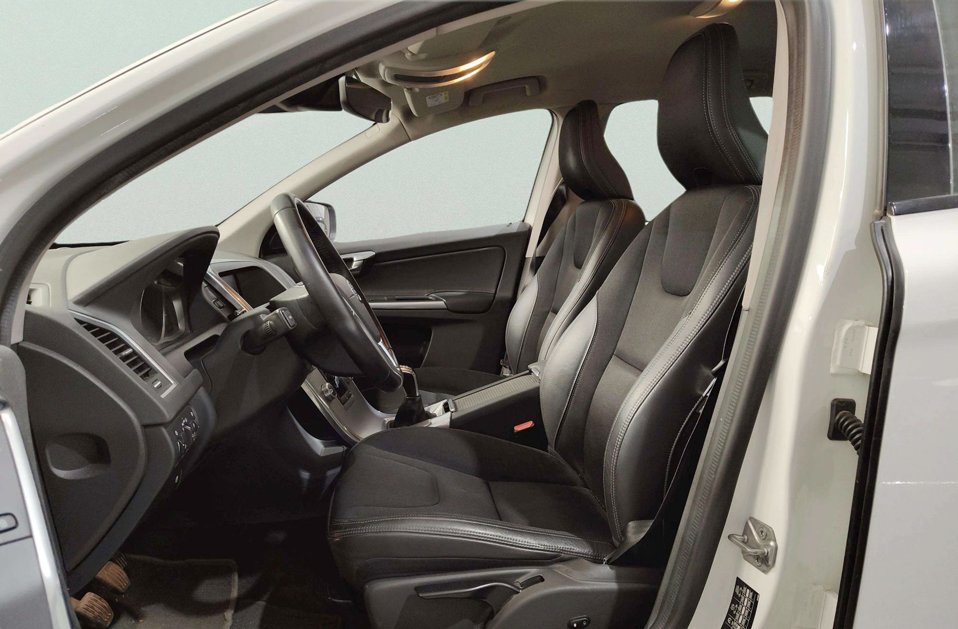 Volvo XC60 D4 Momentum - foto 12