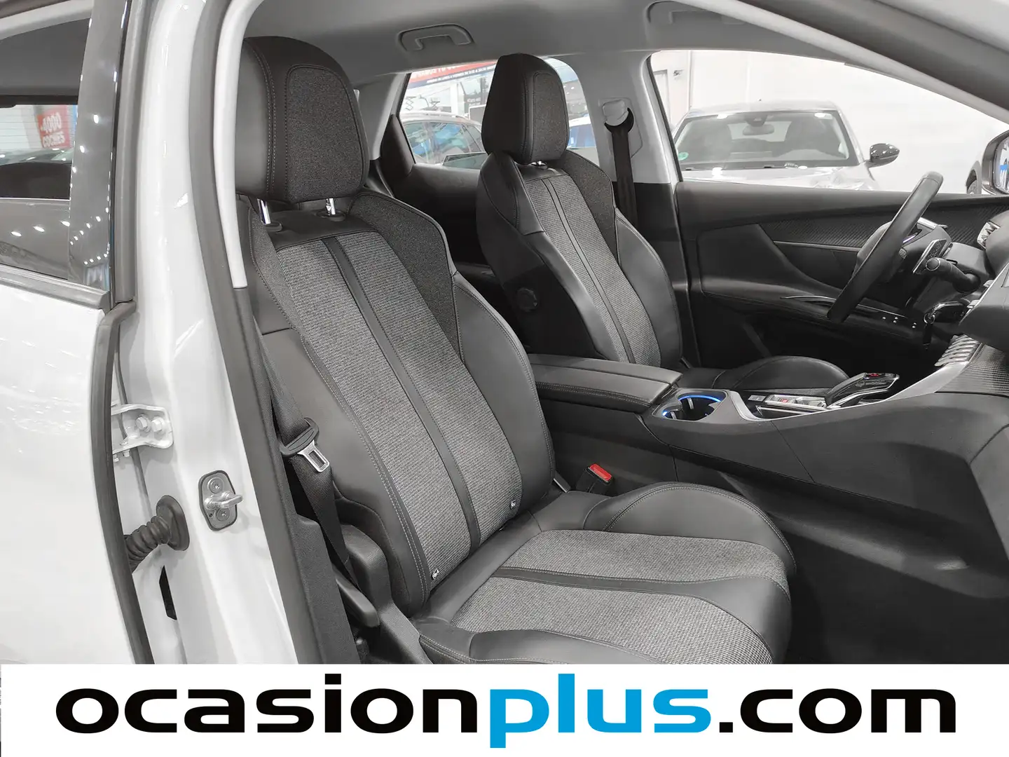 Foto Peugeot 3008 Peugeot 3008 PureTech 130 Allure EAT8  (130 CV)