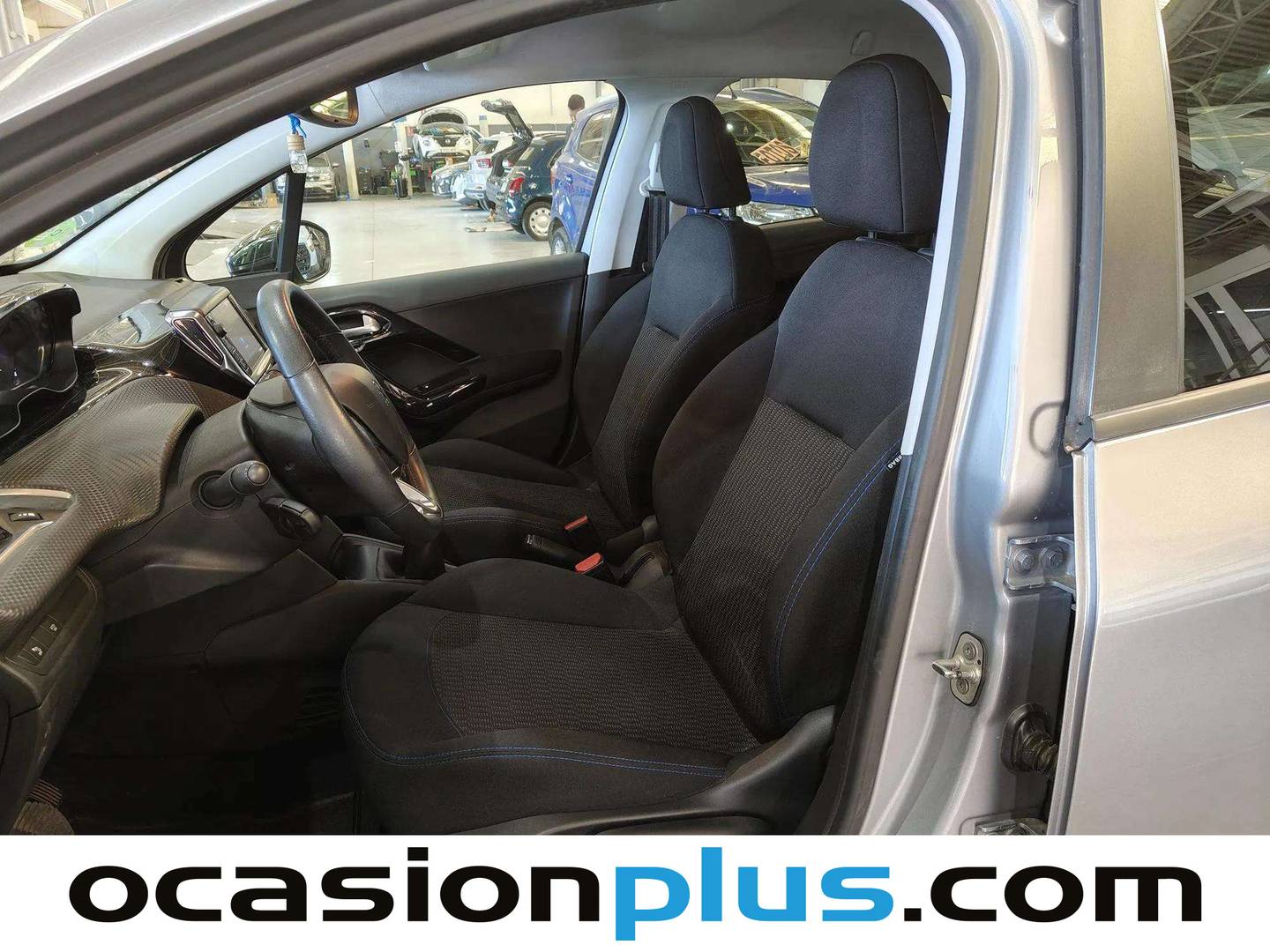 Foto asientos delanteros Peugeot 208 Peugeot 208 PureTech Signature (82 CV)