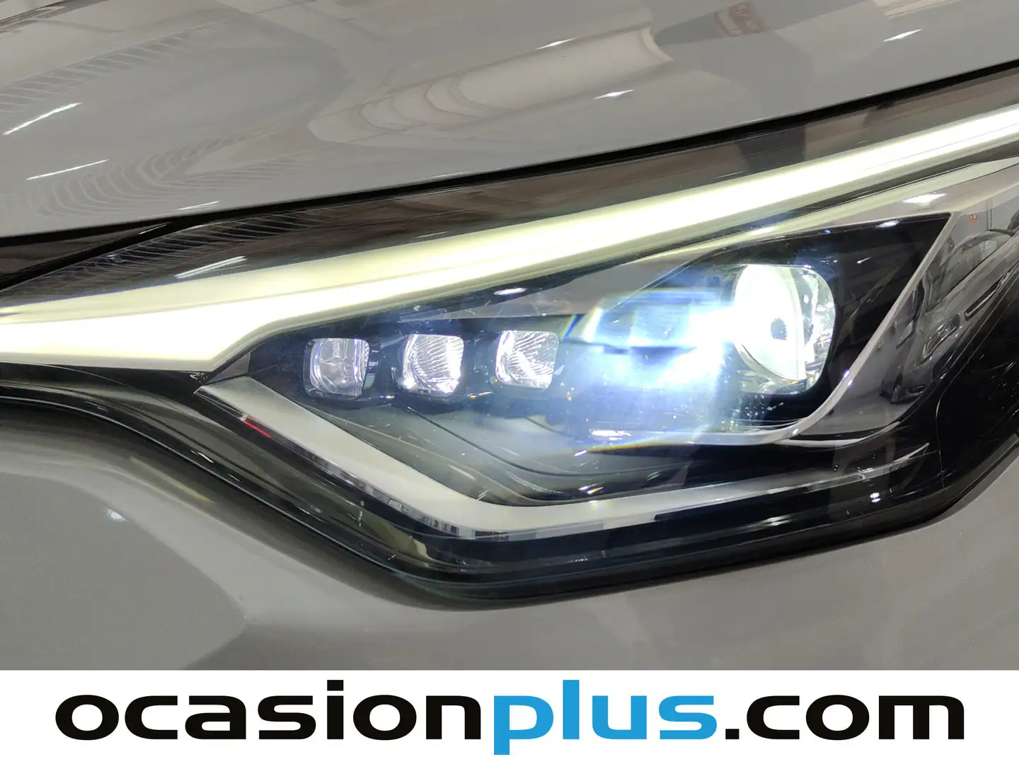 Foto Toyota C-HR Toyota C-HR 1.8 125H Advance (122 CV)