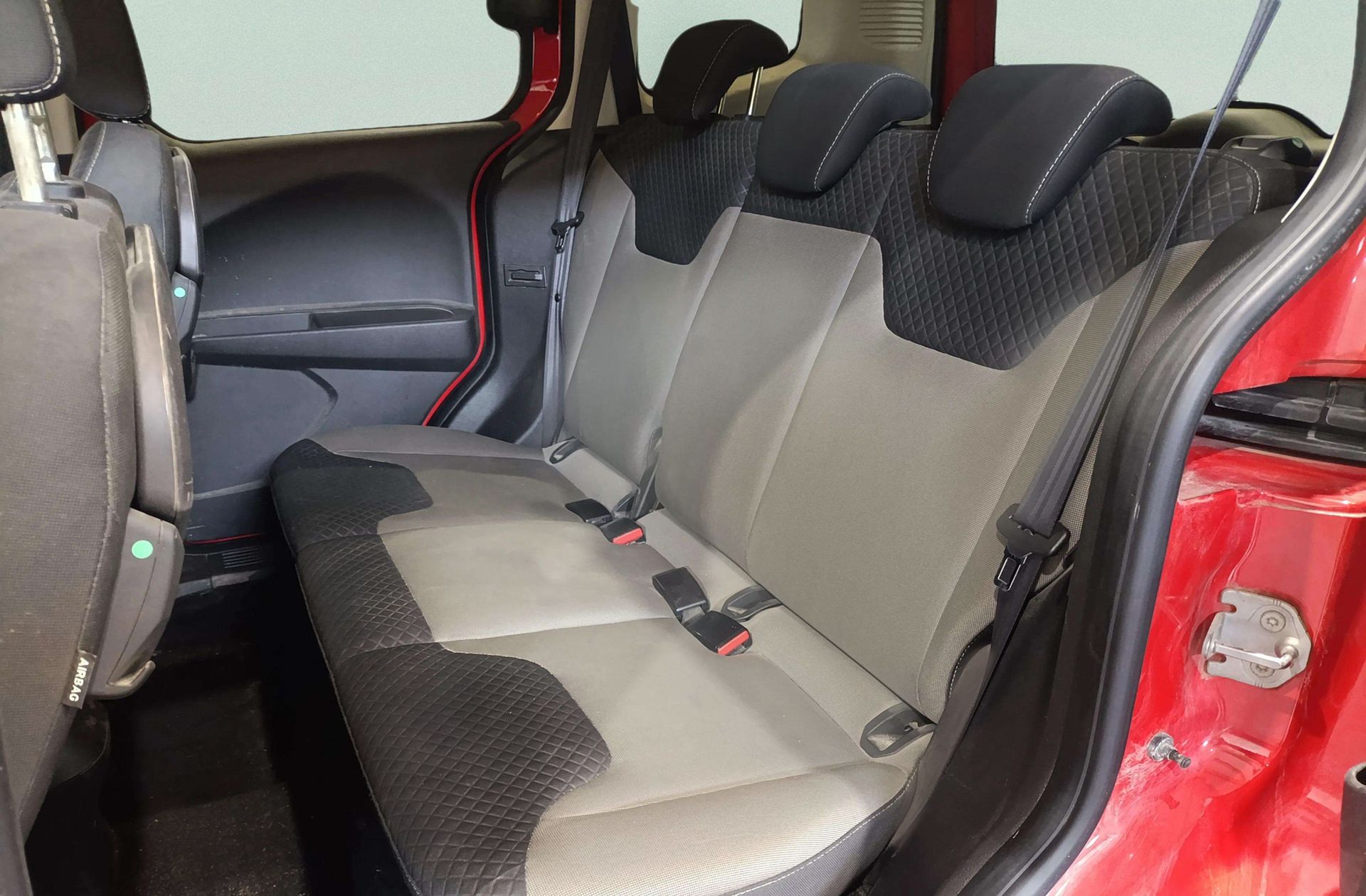 Ford Tourneo Courier 1.0 EcoBoost Titanium - foto 12