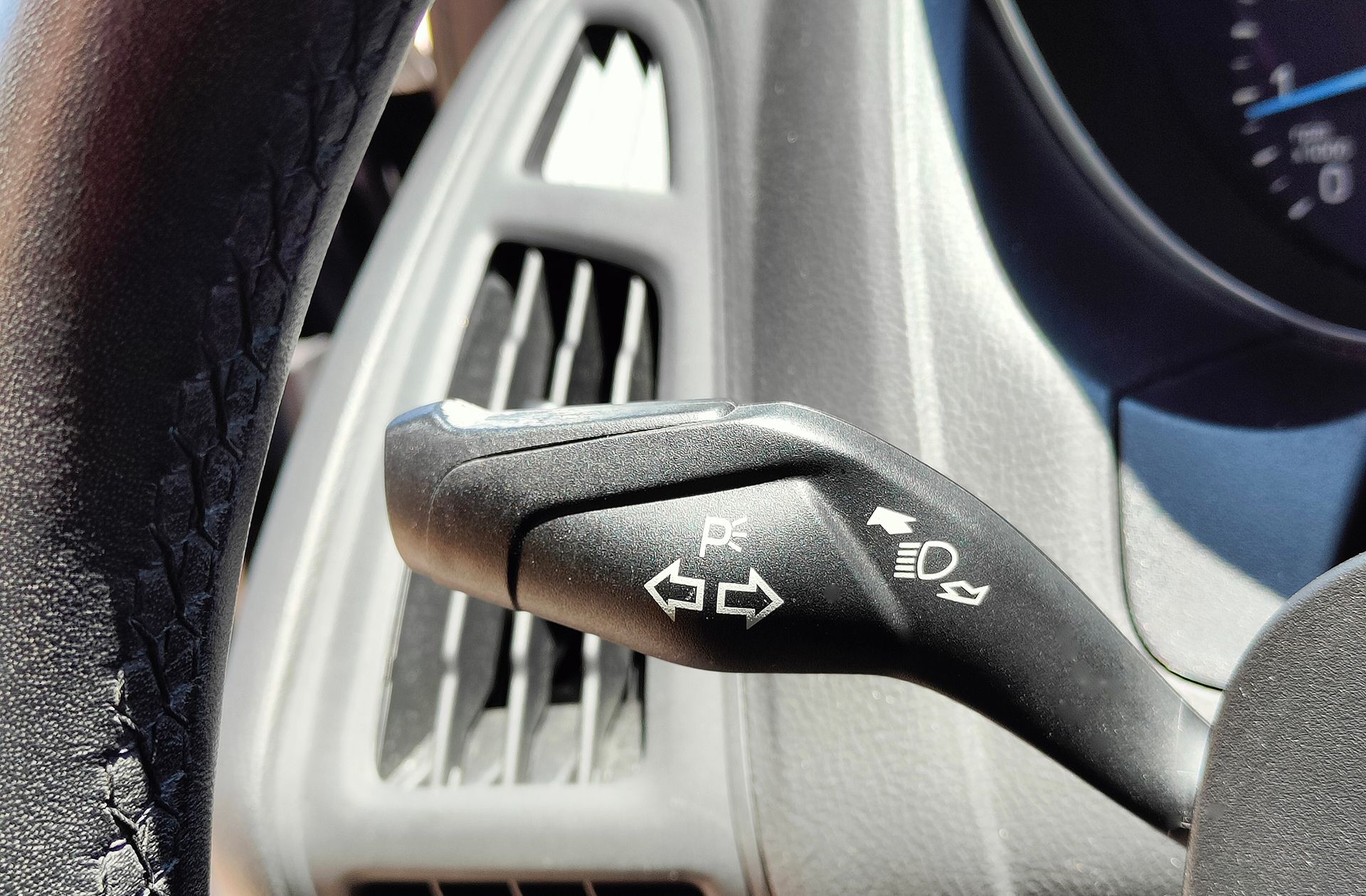 Ford Focus 1.0 EcoBoost Business - foto 25