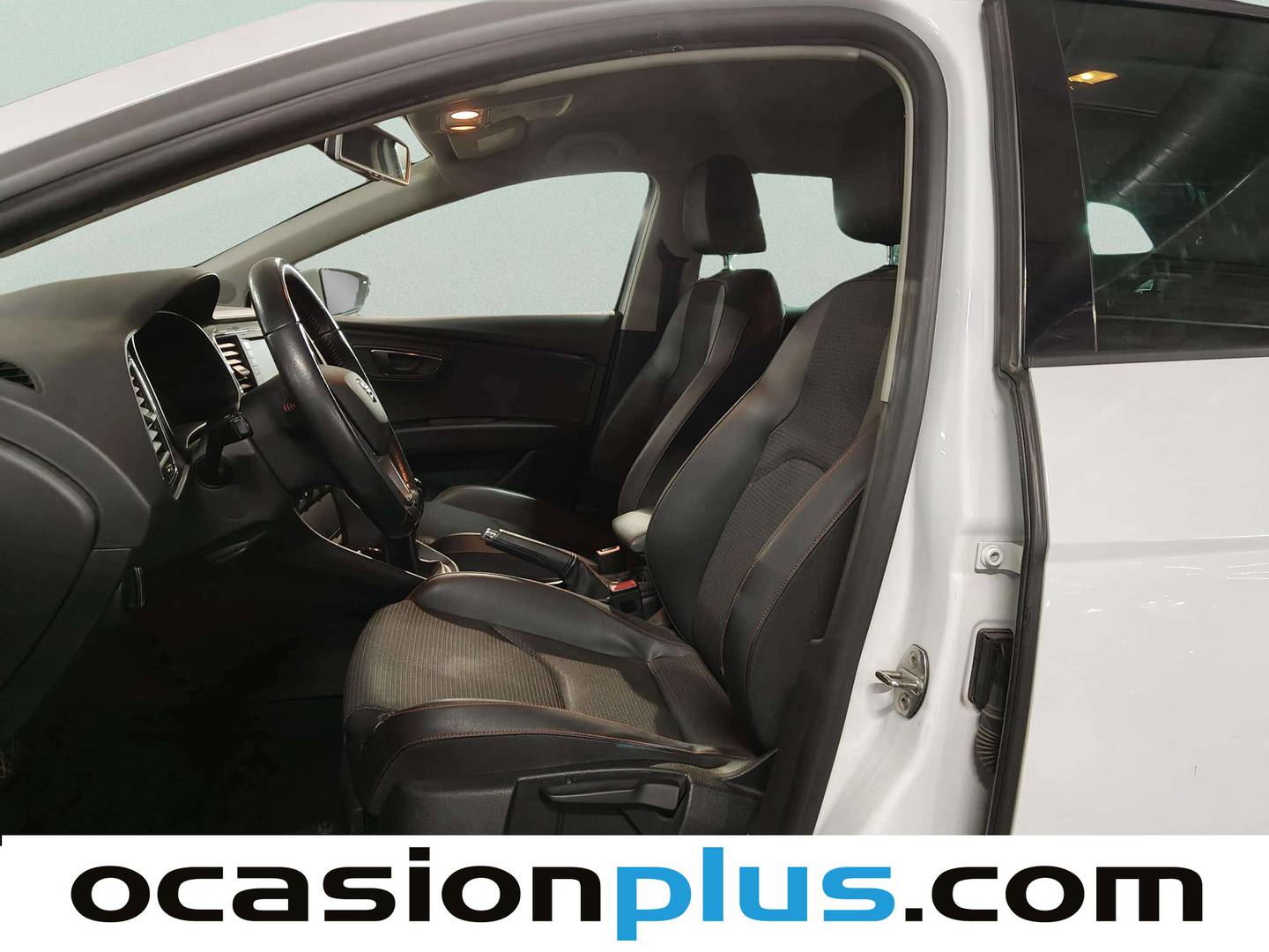 Foto asientos delanteros Seat León ST Seat León ST 2.0 TDI S&S FR (184 CV)
