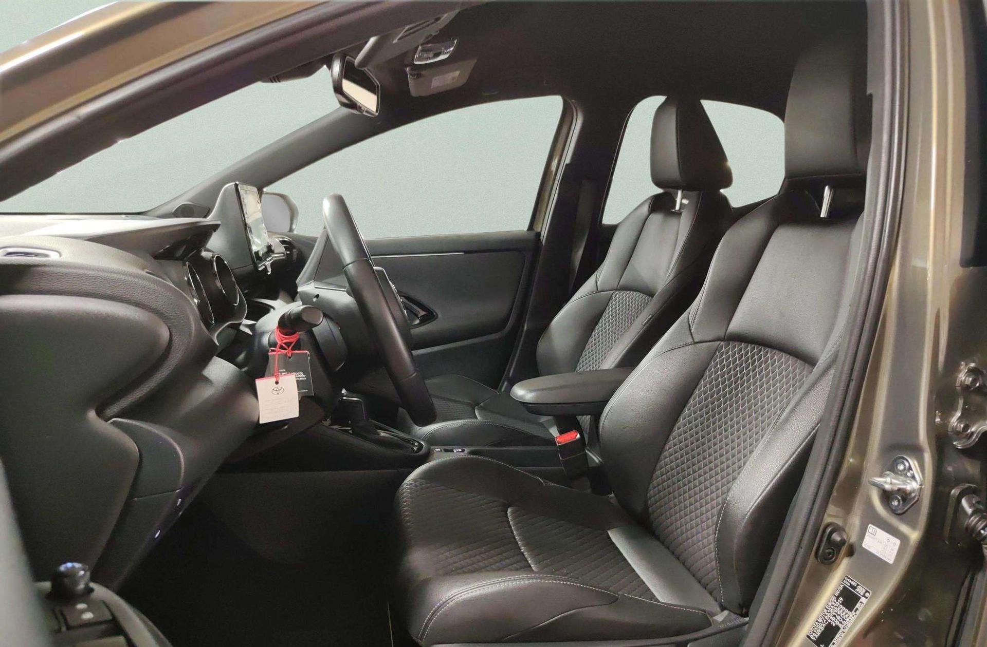 Toyota Yaris 120H Style - foto 10