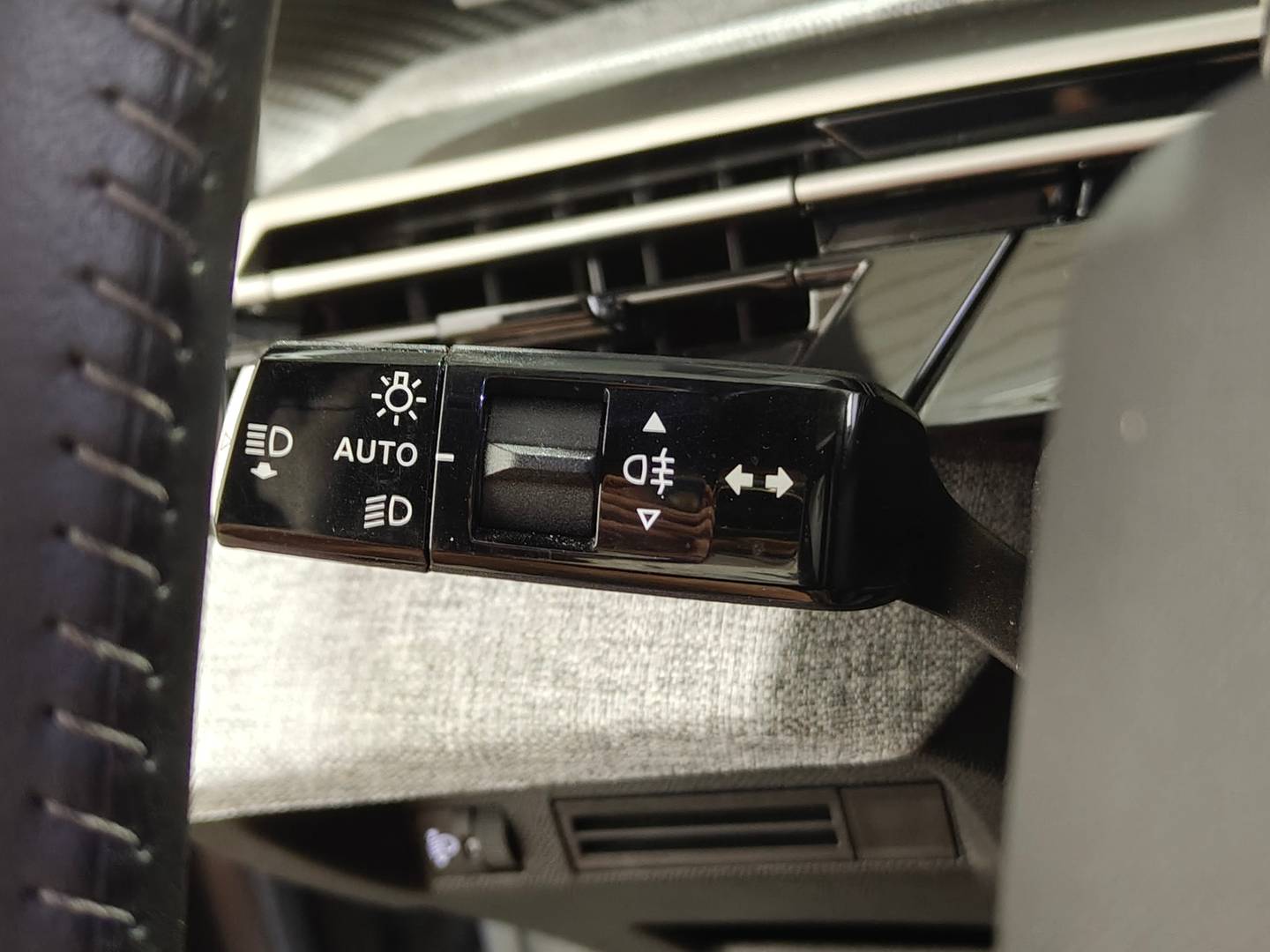 Peugeot 3008 Hybrid Peugeot 3008 Hybrid 145 Allure eDCS6 (145 CV) 2025