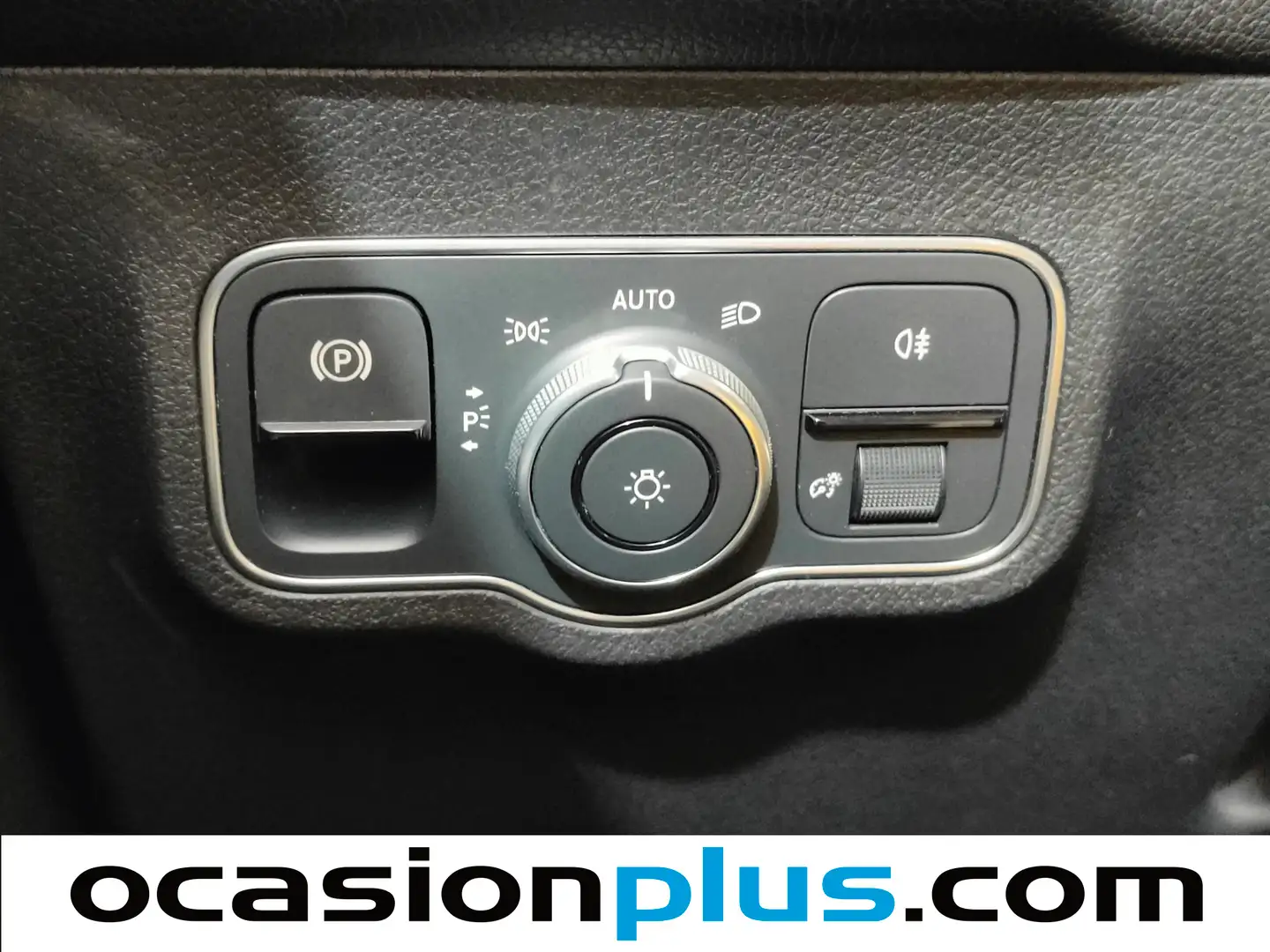 Foto Mercedes GLB Mercedes-Benz GLB 200 (163 CV) AMG Pack