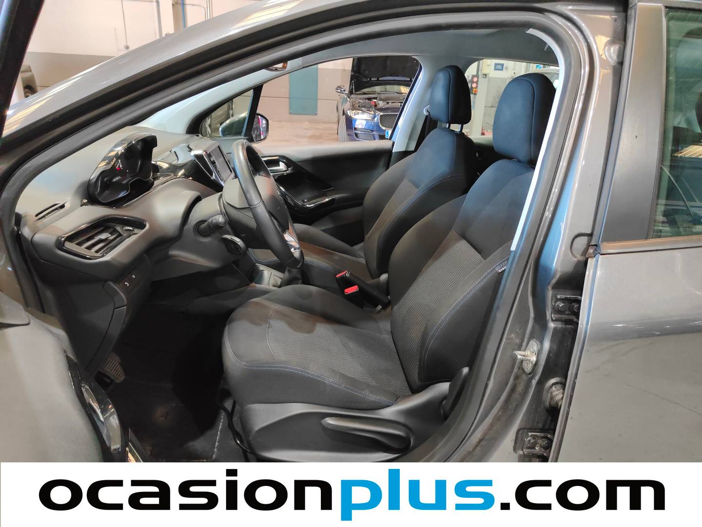 Foto asientos delanteros Peugeot 208 Peugeot 208 5P Signature 1.2L PureTech (82CV)
