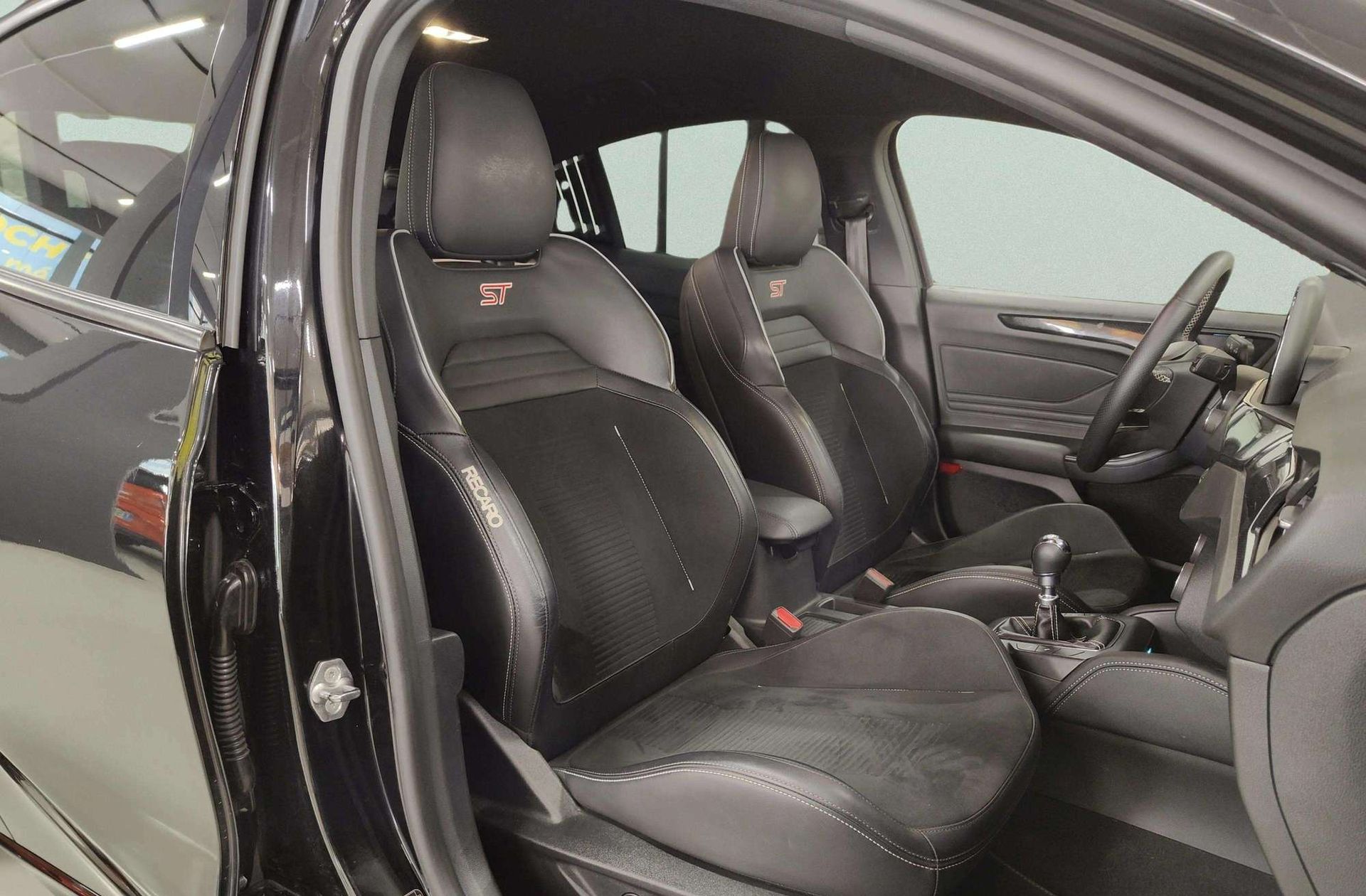 Ford Focus 2.3 EcoBoost ST 3 - foto 21