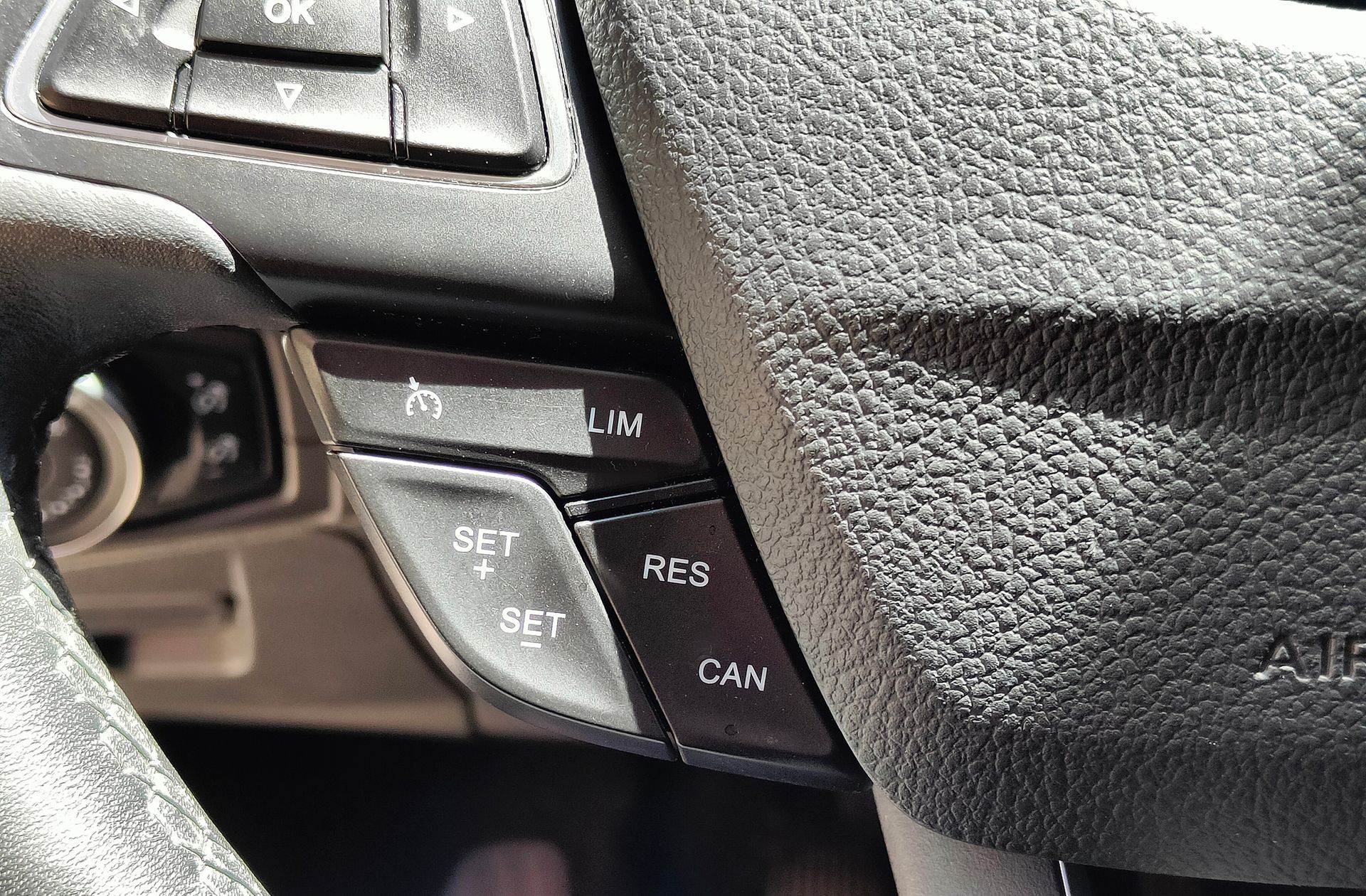 Ford Focus 1.0 EcoBoost Business - foto 26