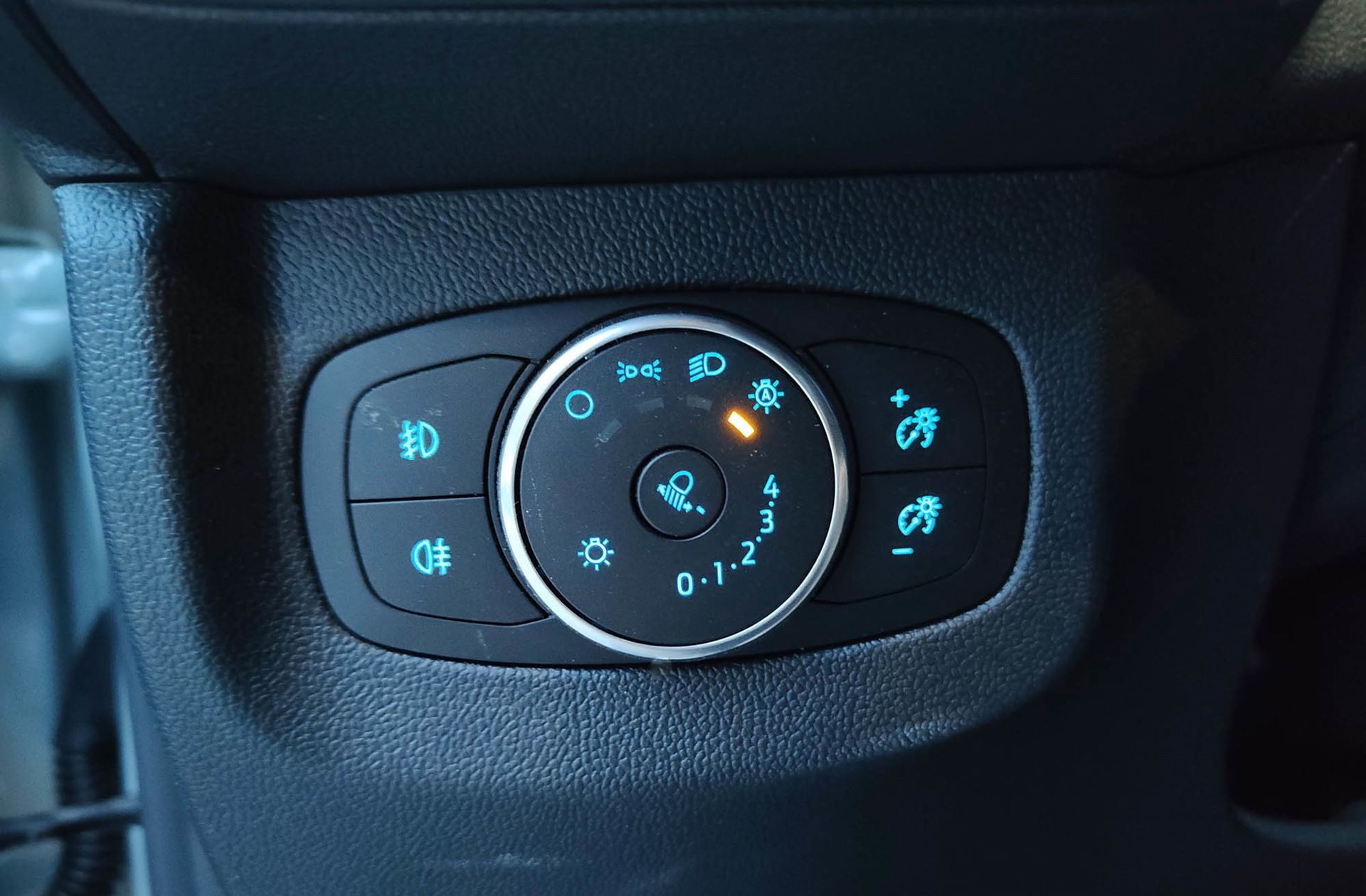 Ford Tourneo Courier 1.0 EcoBoost Titanium - foto 24