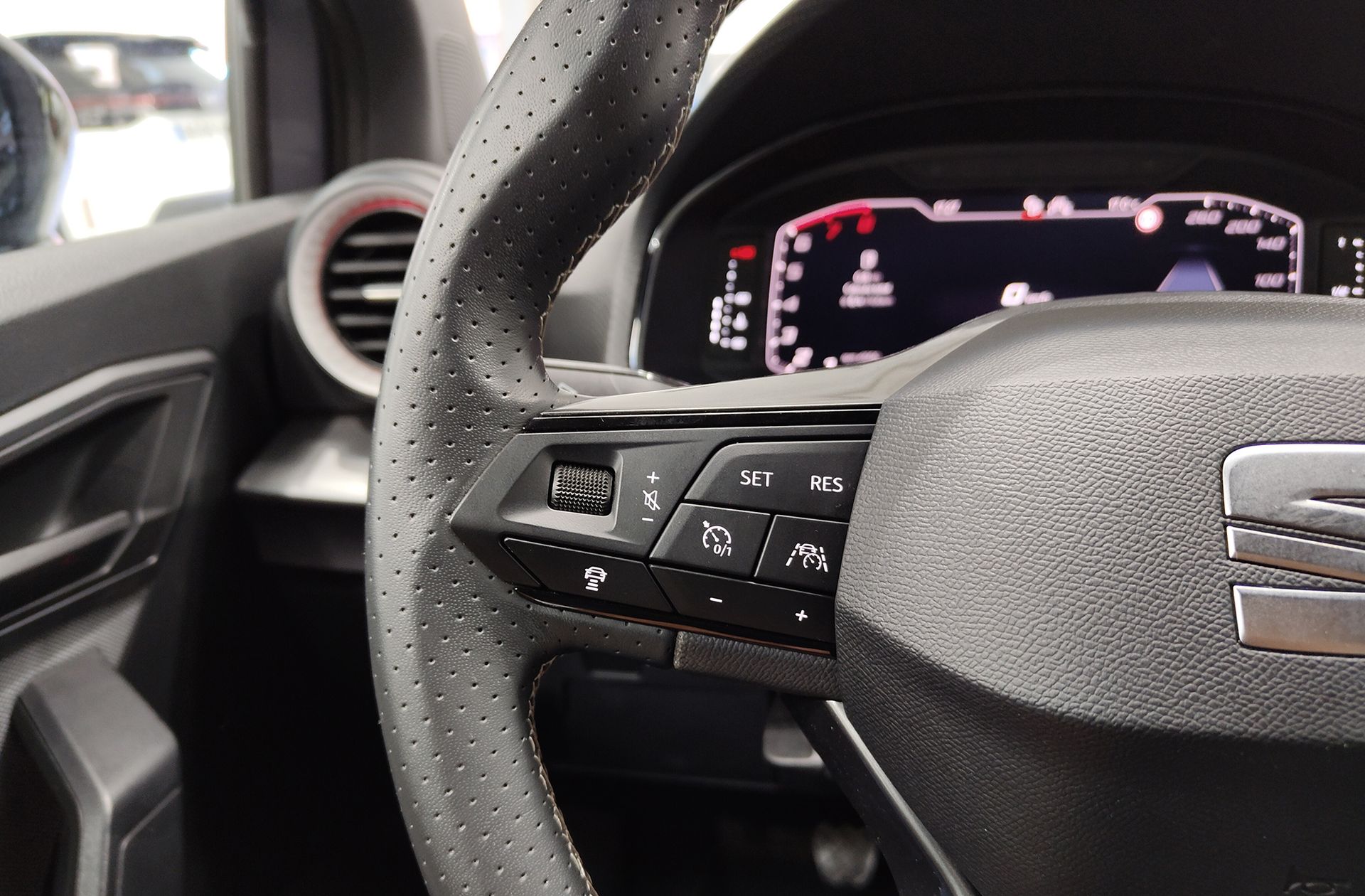 SEAT Arona 1.0 TSI FR - foto 27