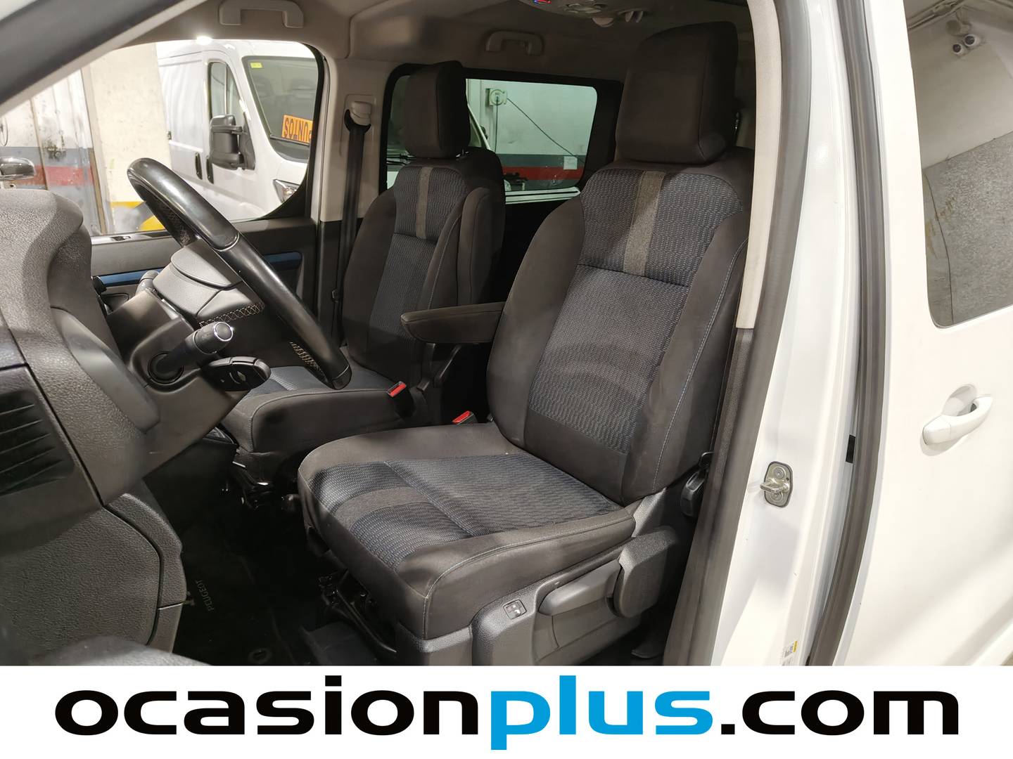 Foto asientos traseros Peugeot Traveller Peugeot Traveller BlueHDi 145 S&S Active Standard (145 CV) 8 Plazas