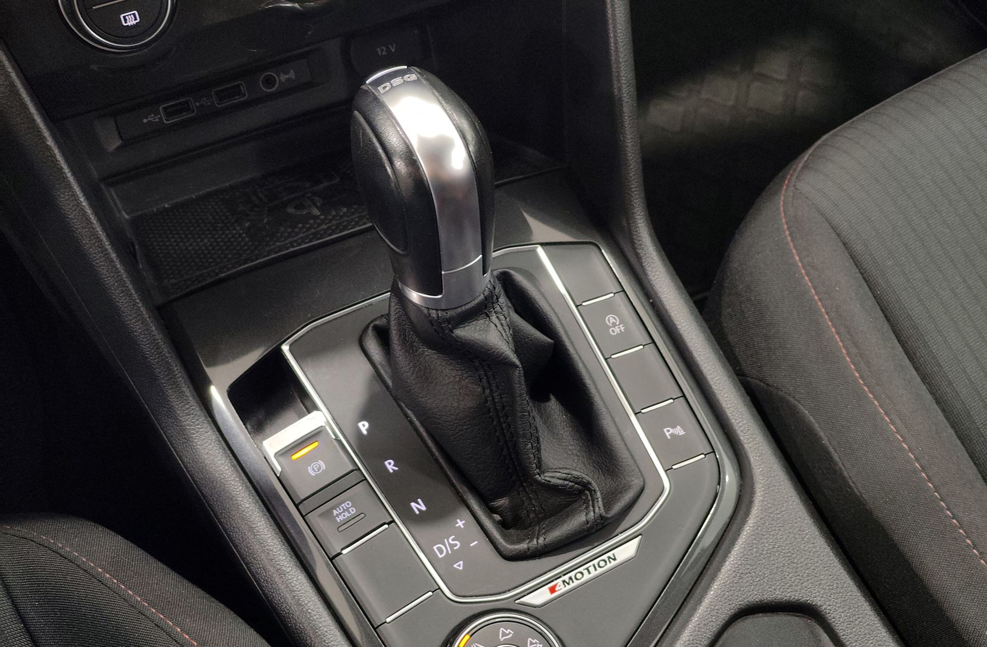 Volkswagen Tiguan Sport 2.0 TDI 4Motion DSG Pack R-Line - foto 6