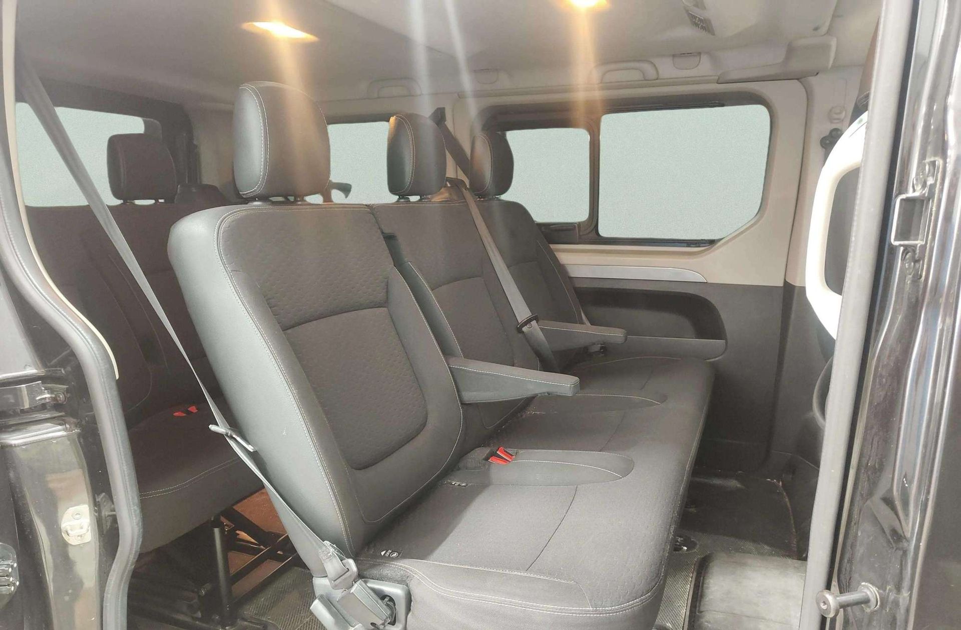 Opel Vivaro Combi 1.6 CDTI L2 2.9t Plus-6 - foto 17