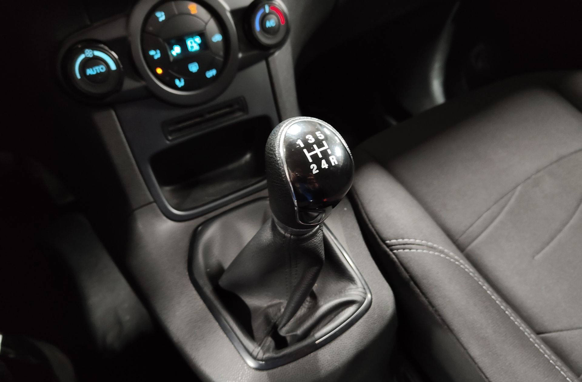Ford Fiesta 1.0 EcoBoost Trend - foto 5