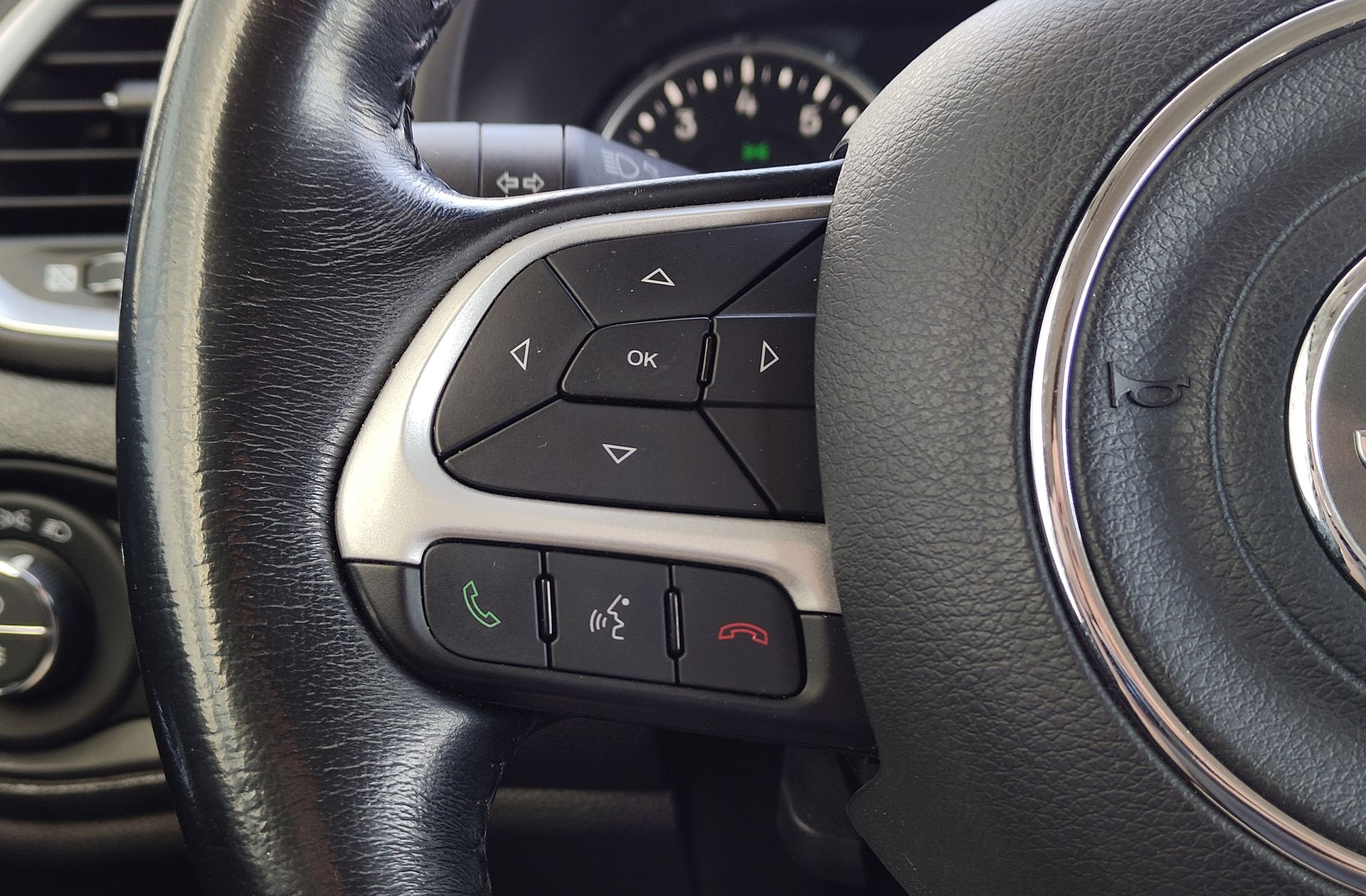 Jeep Renegade 1.4 MultiAir Longitude 4x2 - foto 24