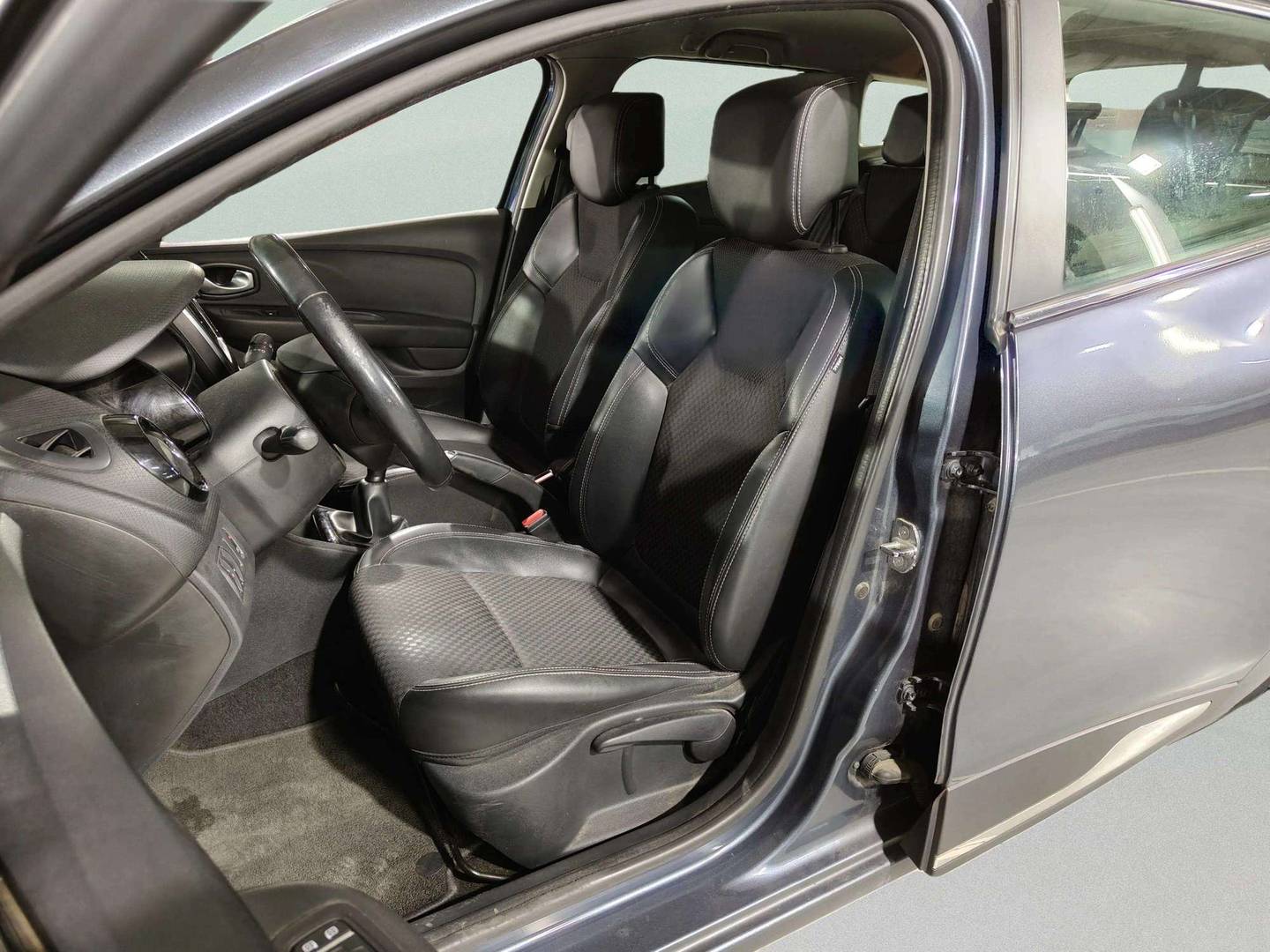 Foto asientos delanteros Renault Clio Renault Clio Sport Tourer Zen Energy TCe (90 CV)