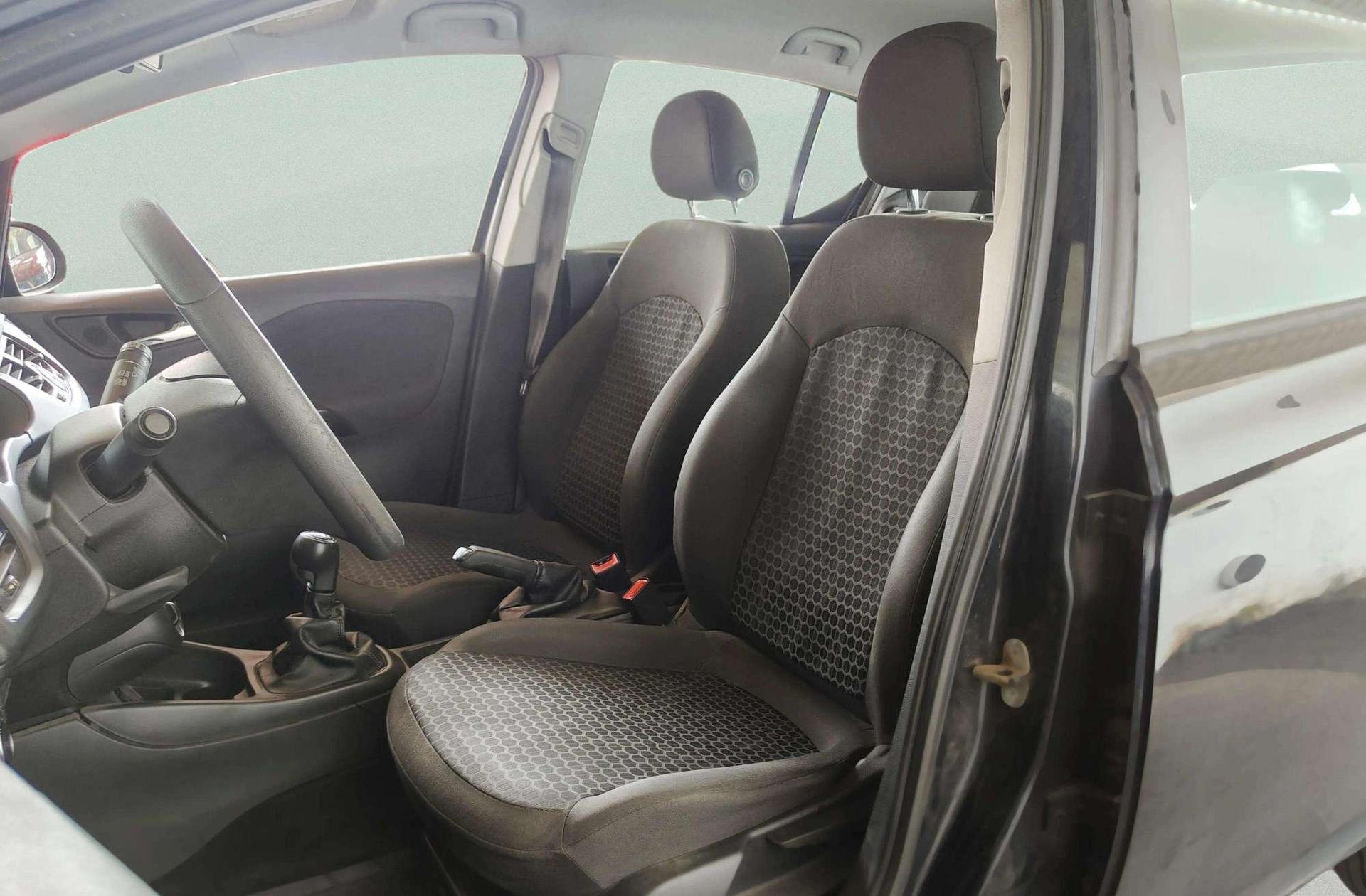 Opel Corsa 1.4 Expression - foto 8