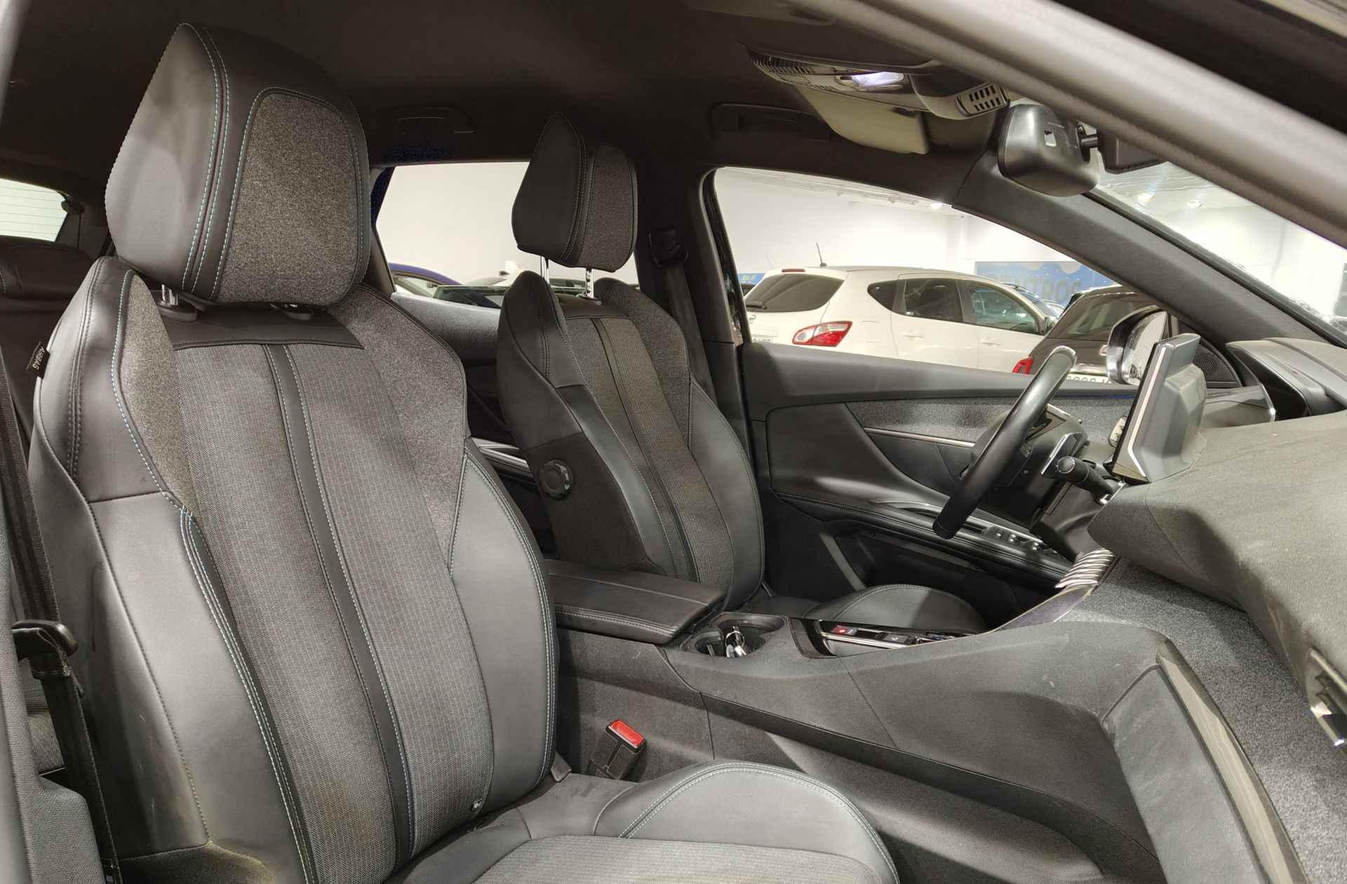 Peugeot 3008 300 Allure Pack e-EAT8 - foto 18