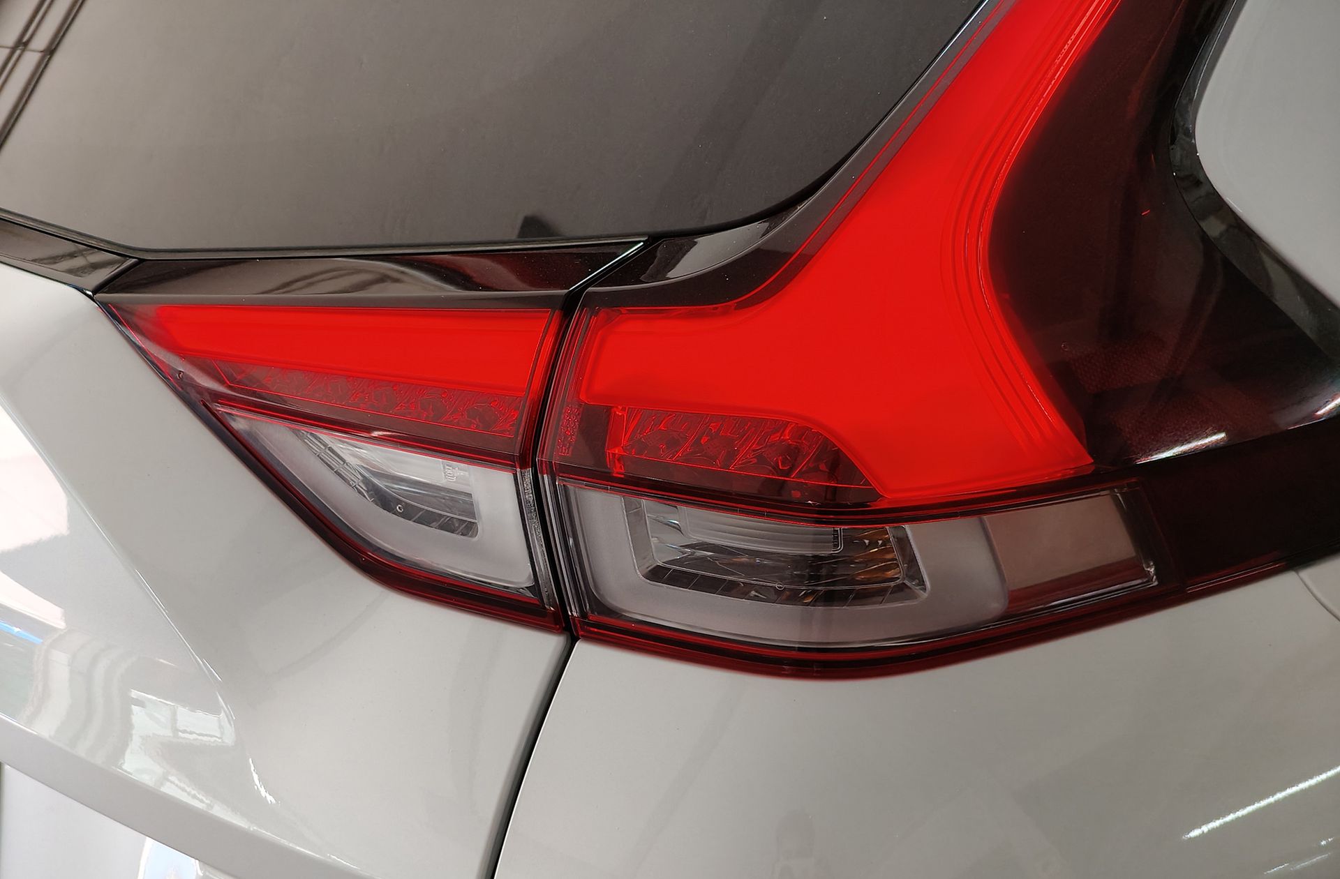 Mitsubishi Eclipse Cross 2.4 PHEV Kaiteki 4WD - foto 17