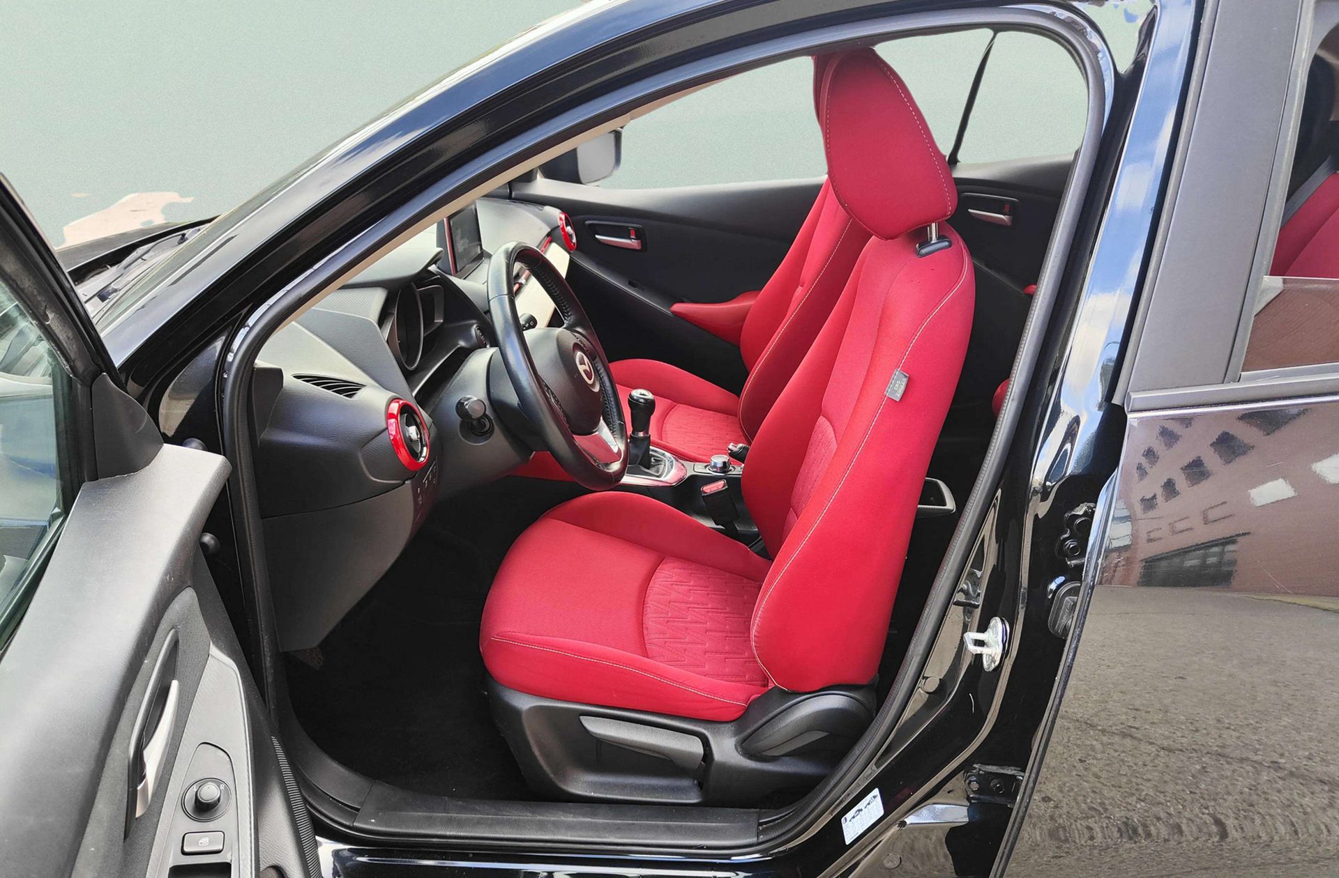 Mazda Mazda2 1.5 GE Style+ Confort Red - foto 10