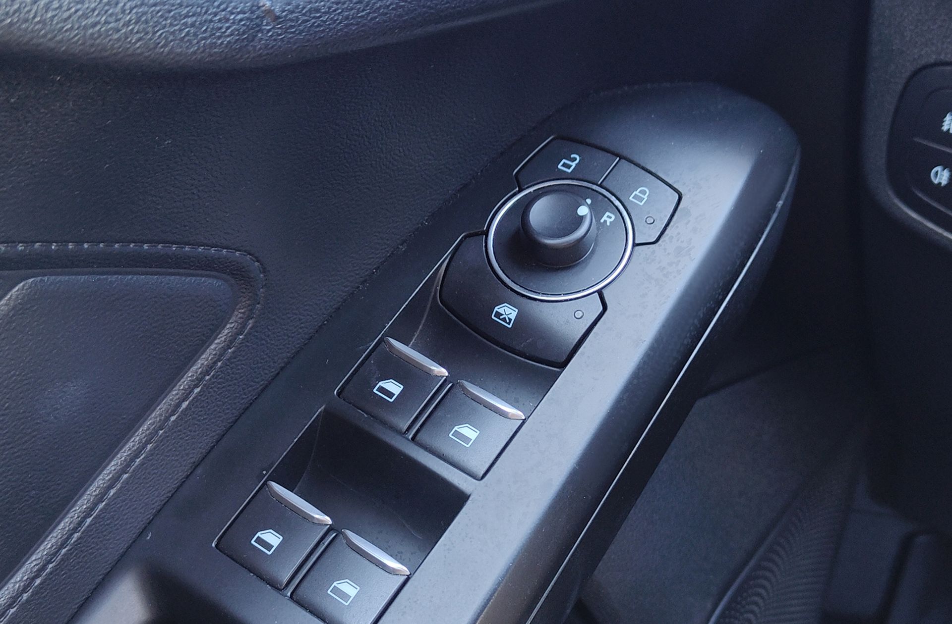 Ford Focus 1.5 EcoBlue Trend+ - foto 24
