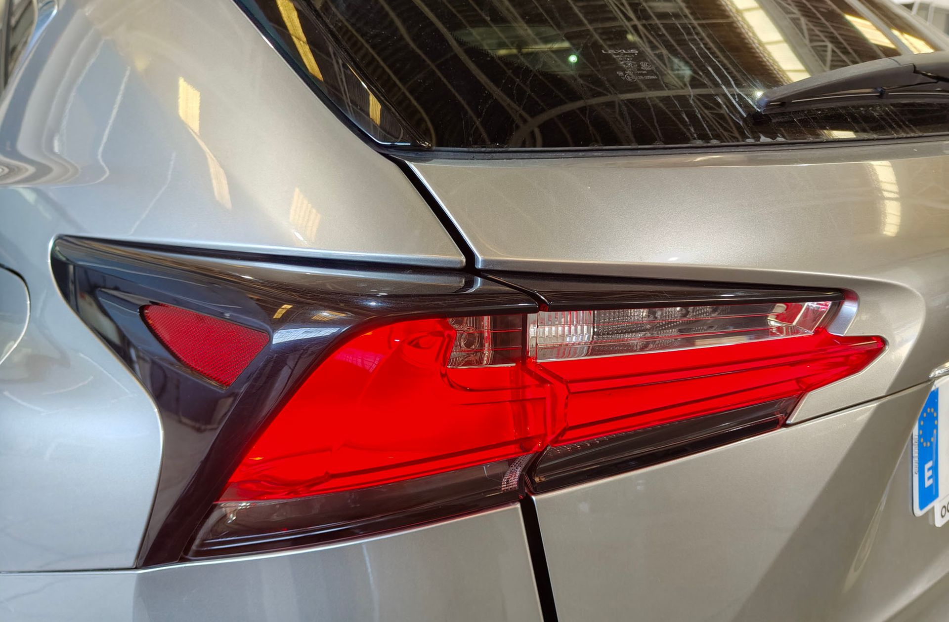 Lexus NX 300h Sport Edition 2WD - foto 17