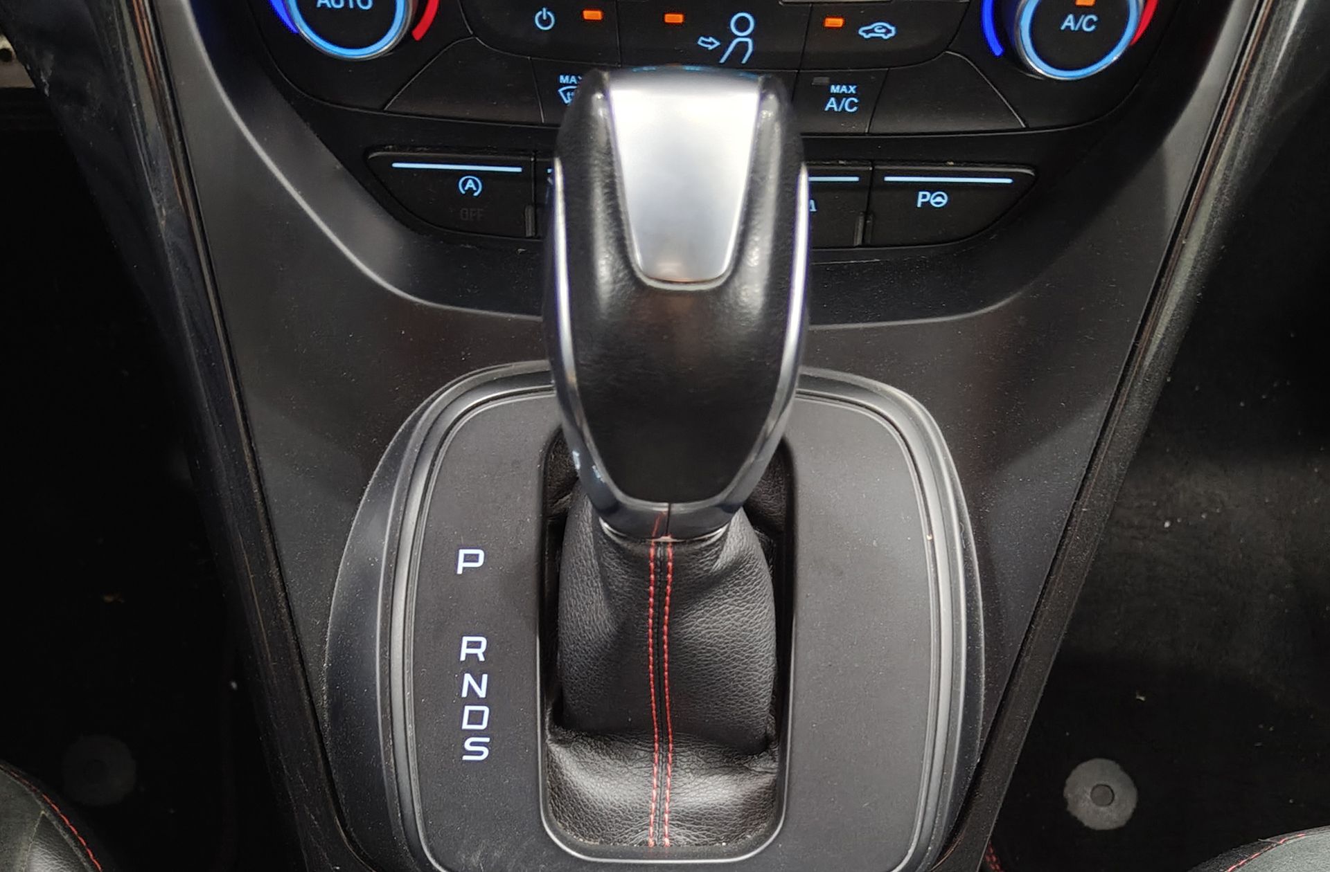 Ford Kuga 1.5 EcoBoost ST-Line 4x4 - foto 6