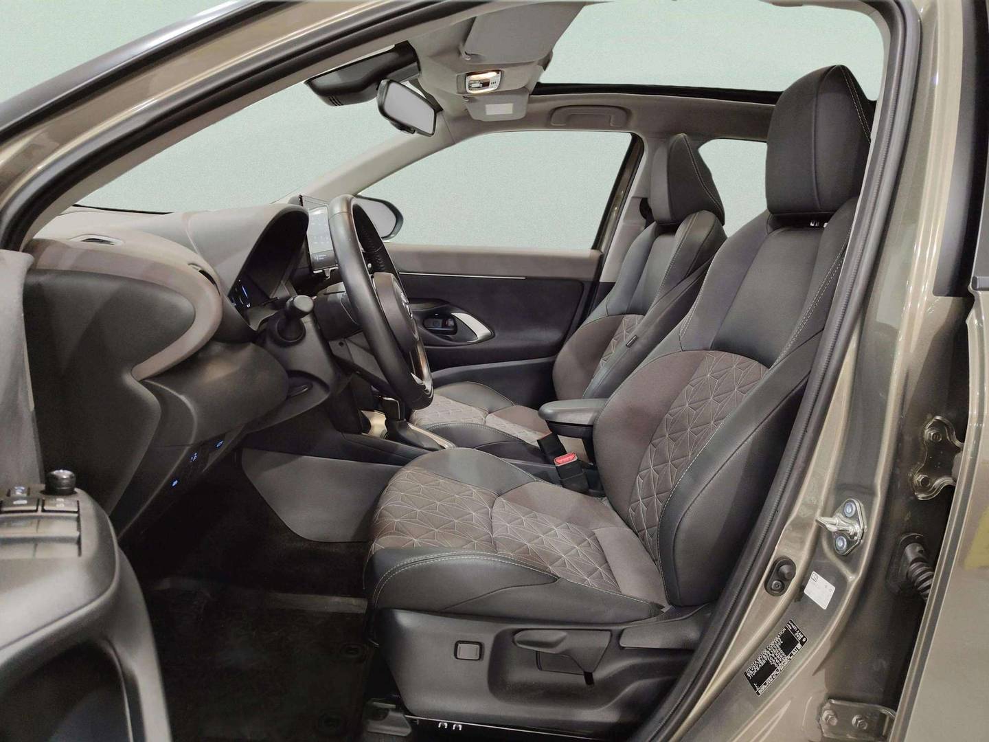 Foto asientos delanteros Toyota Yaris Cross Toyota Yaris Cross 130H Style (130 CV)