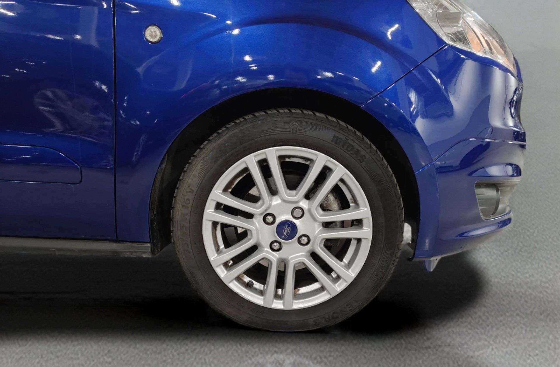 Ford Tourneo Courier 1.0 EcoBoost Titanium - foto 34