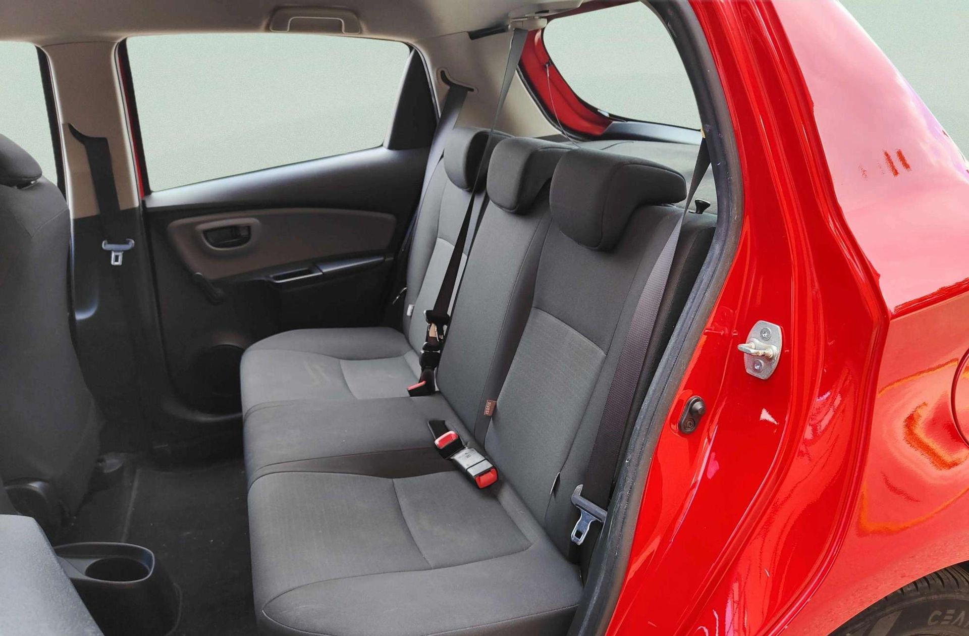 Toyota Yaris 70 Active - foto 9