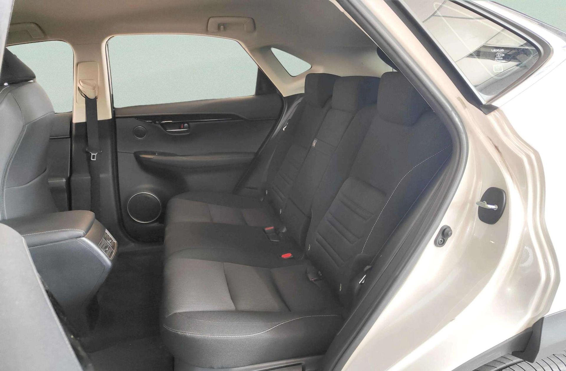 Lexus NX 300h Business Navigation 2WD - foto 12