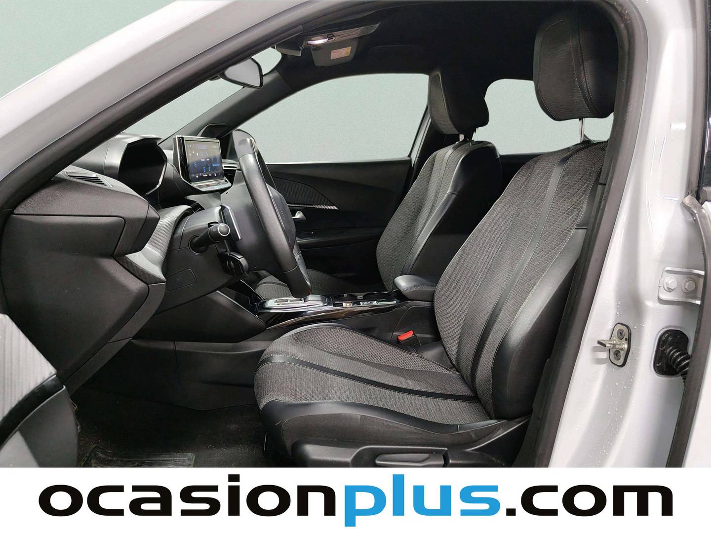 Foto asientos delanteros Peugeot 2008 Peugeot 2008 PureTech 130 S&S Allure EAT8 (130 CV)
