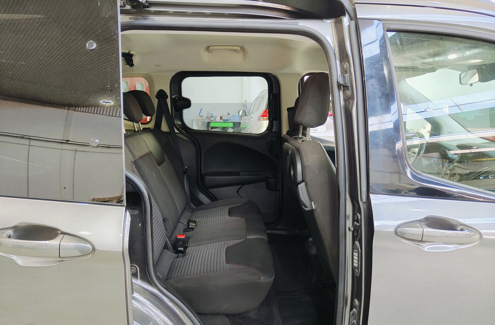 Ford Tourneo Courier 1.0 EcoBoost Sport - foto 18