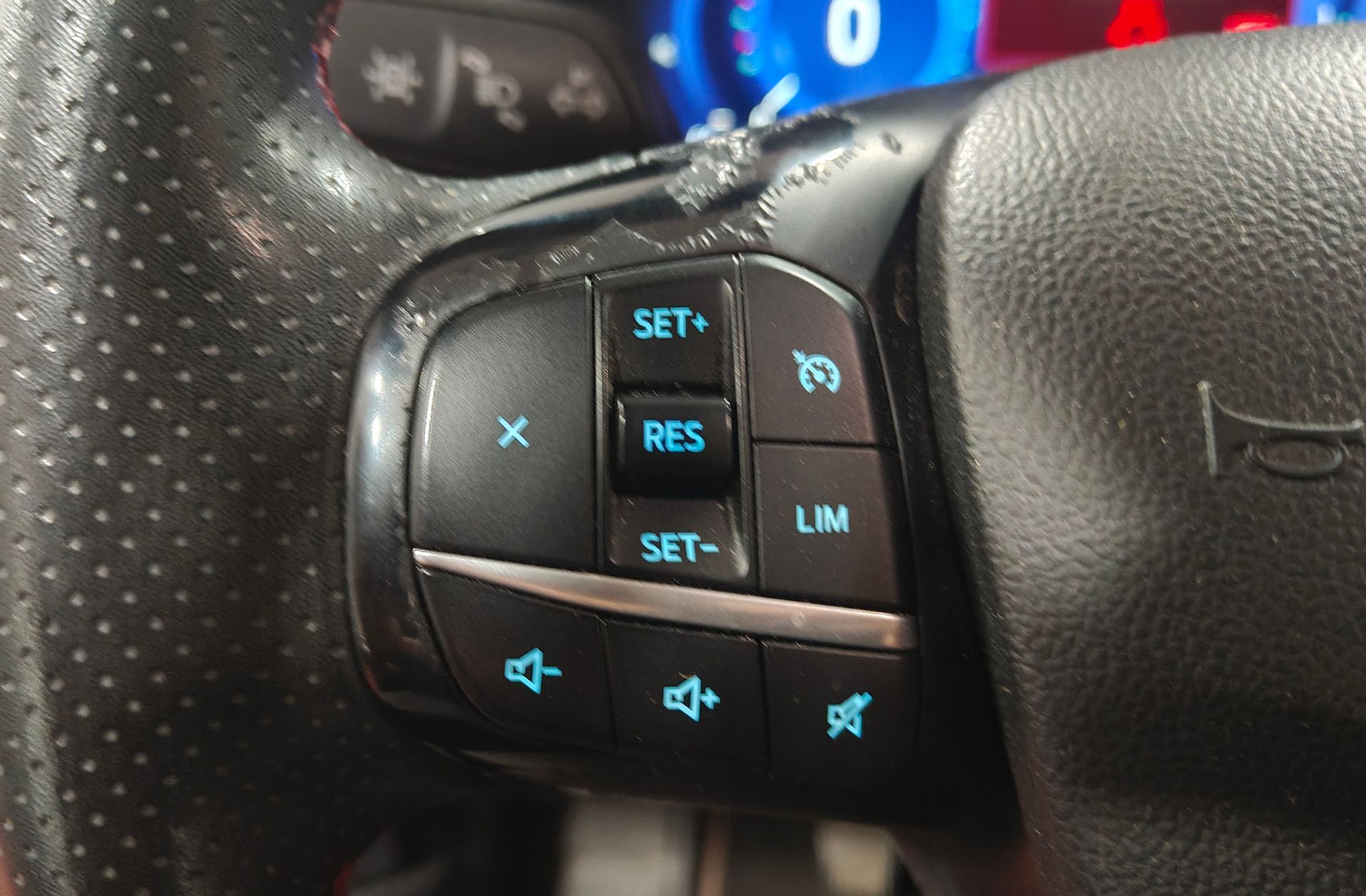 Ford Kuga 1.5 EcoBlue ST-Line - foto 27