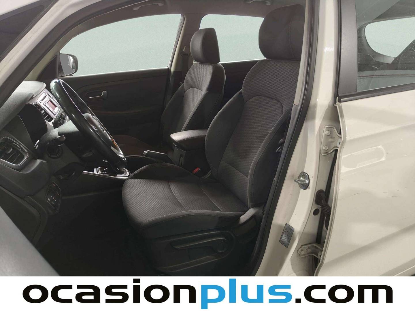 Foto asientos delanteros KIA Carens KIA Carens 1.7 CRDi VGT Concept Eco-Dynam (115 CV)