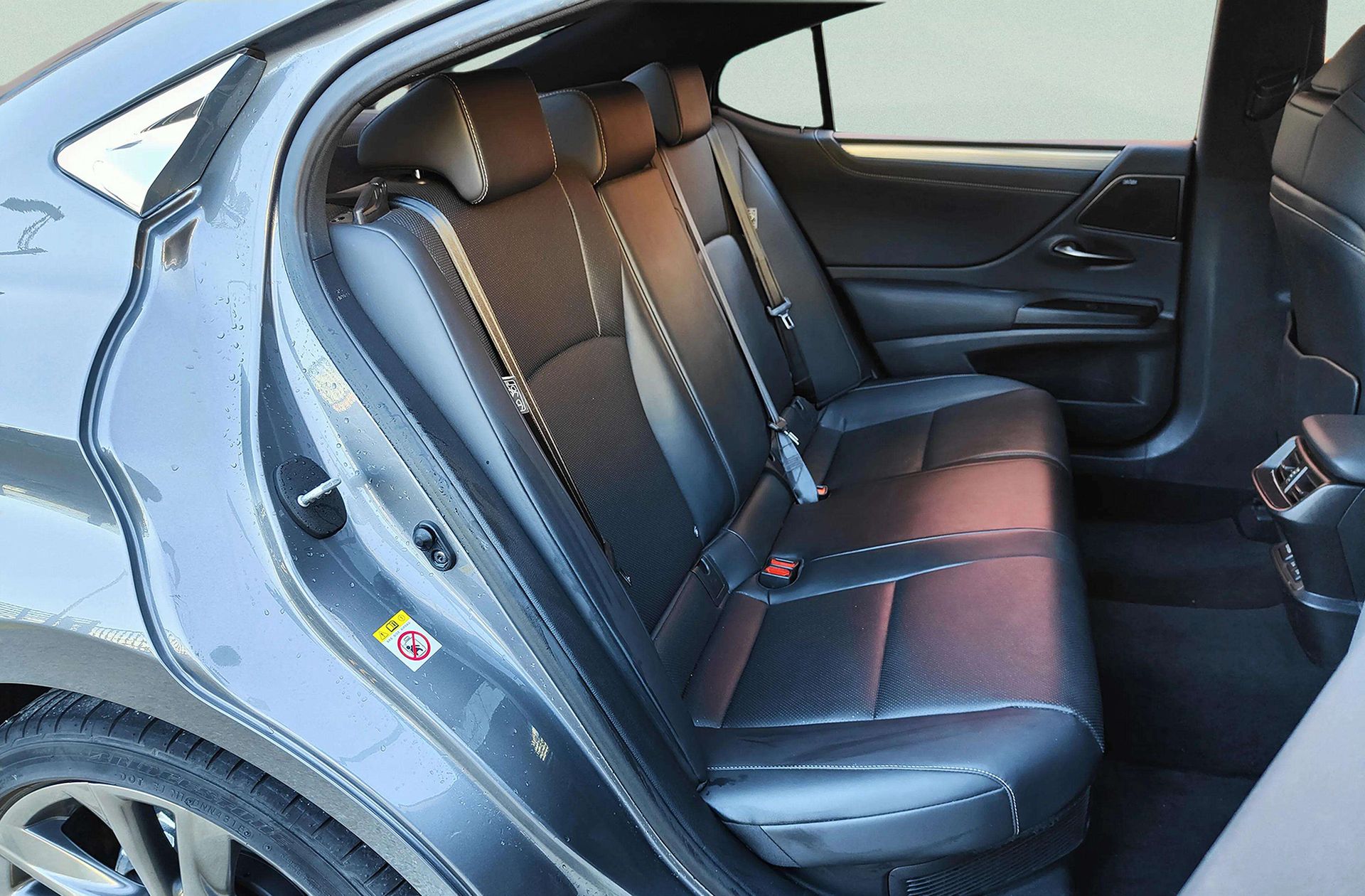 Lexus ES 300h F Sport - foto 19