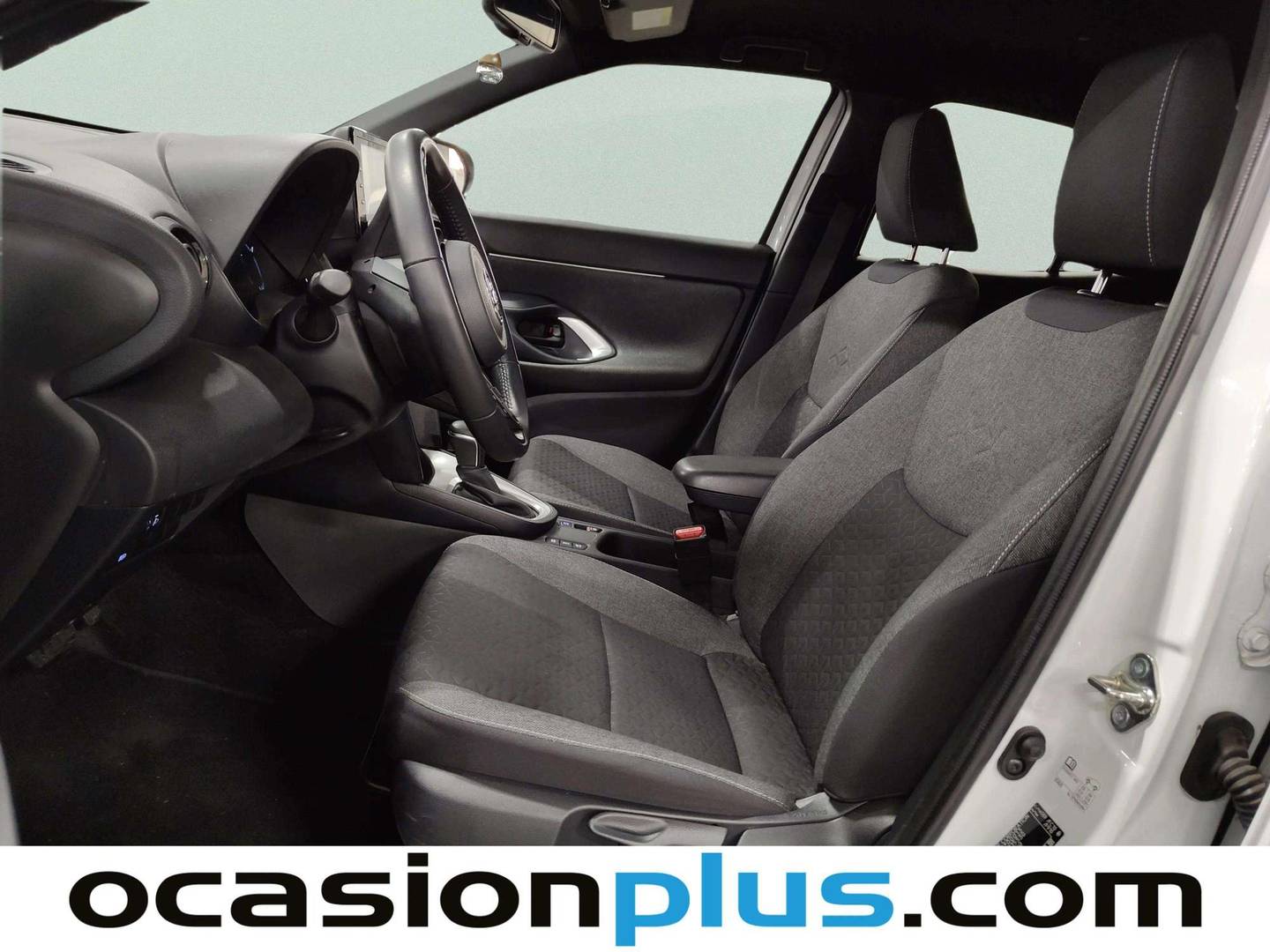 Foto asientos delanteros Toyota Yaris Cross Toyota Yaris Cross 120H Active Tech (116 CV)