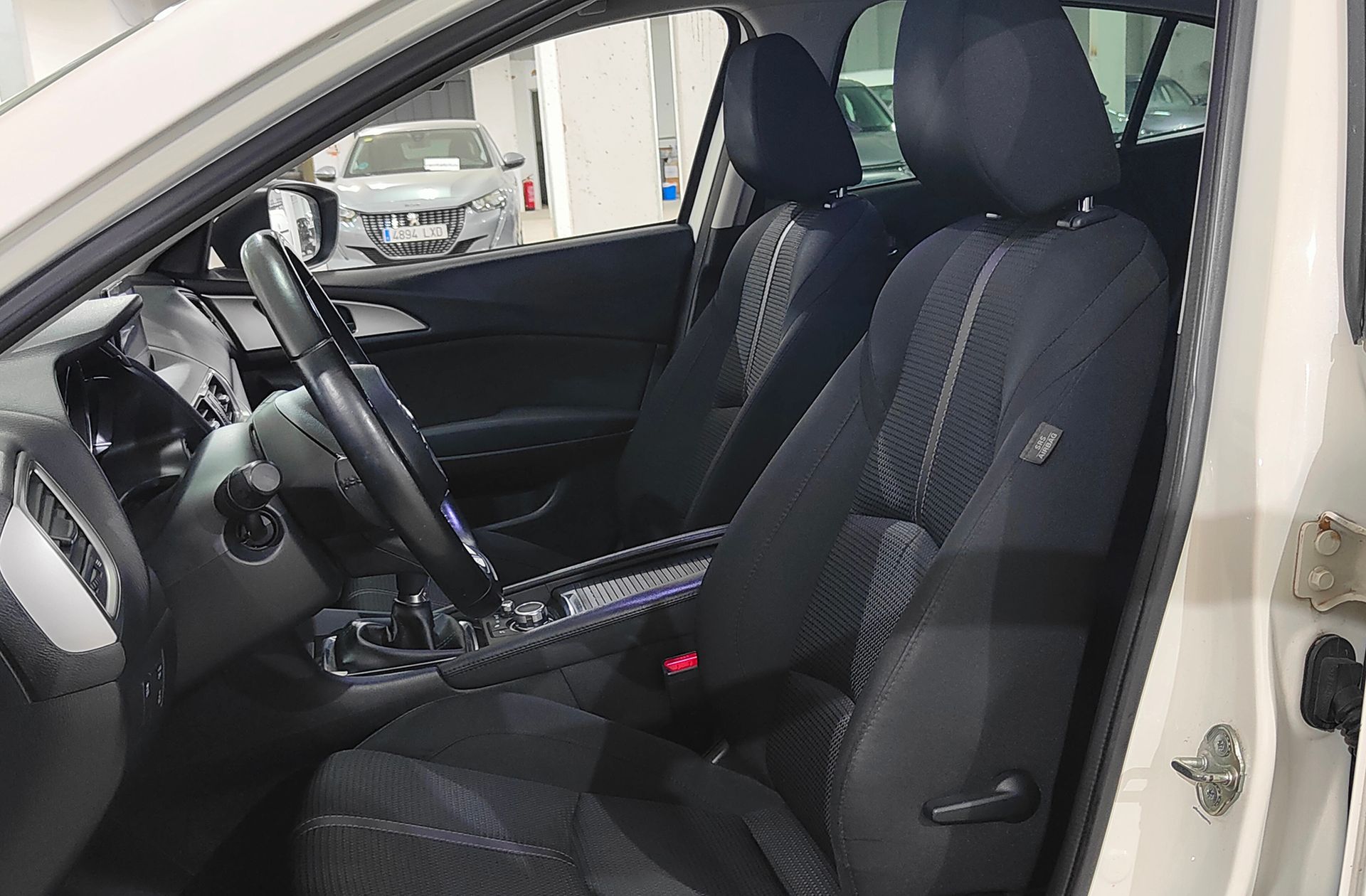 Mazda Mazda3 2.0 GE Black Tech Edition - foto 13
