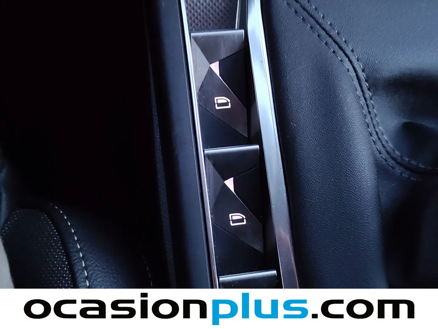 Foto DS DS 3 Crossback DS DS3 Crossback BlueHDi 100 So Chic (100 CV)