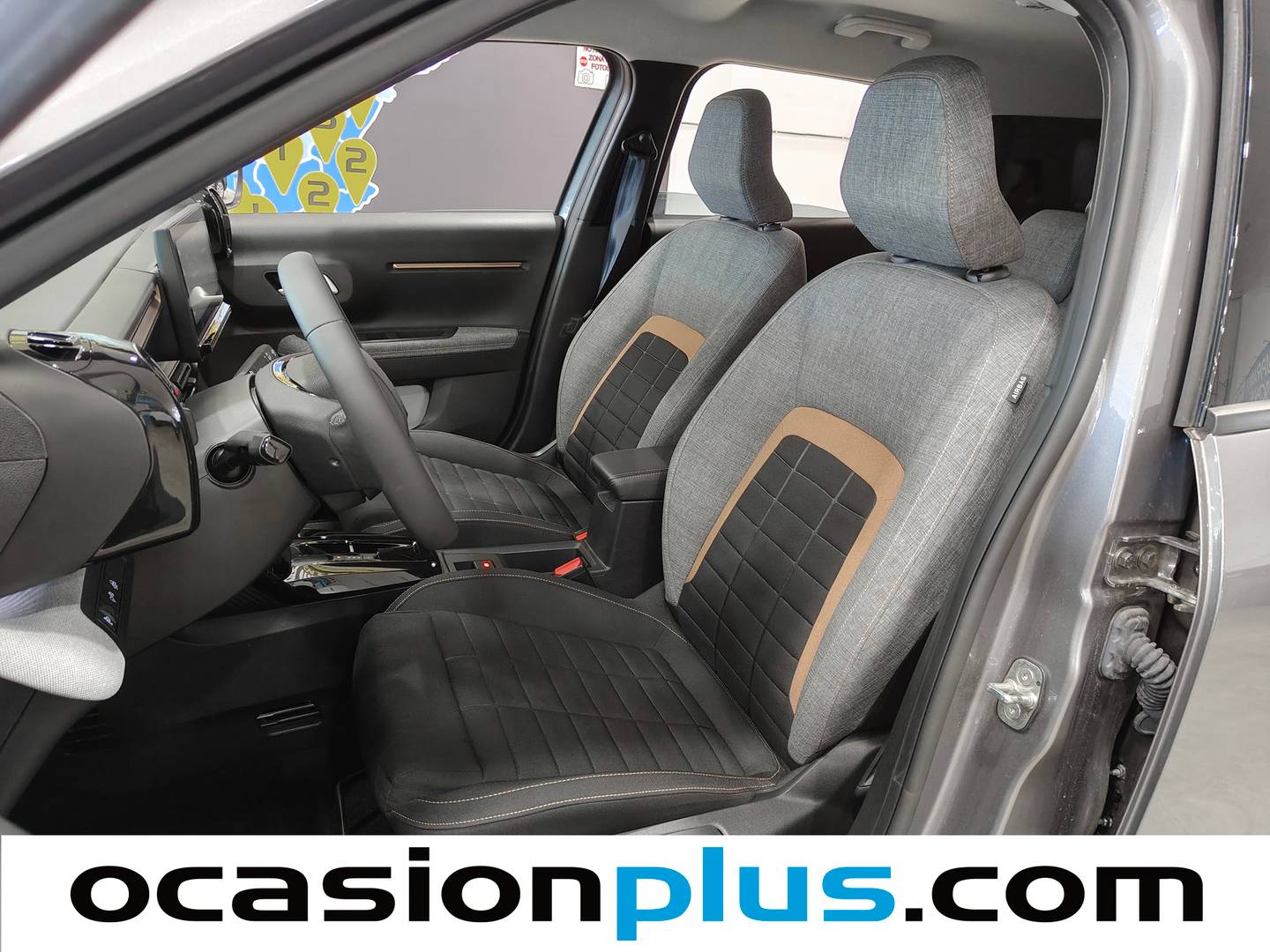 Foto asientos delanteros Citroën C3 Aircross Citroën C3 Aircross Hybrid 145 Plus e-DCS6 (145 CV)