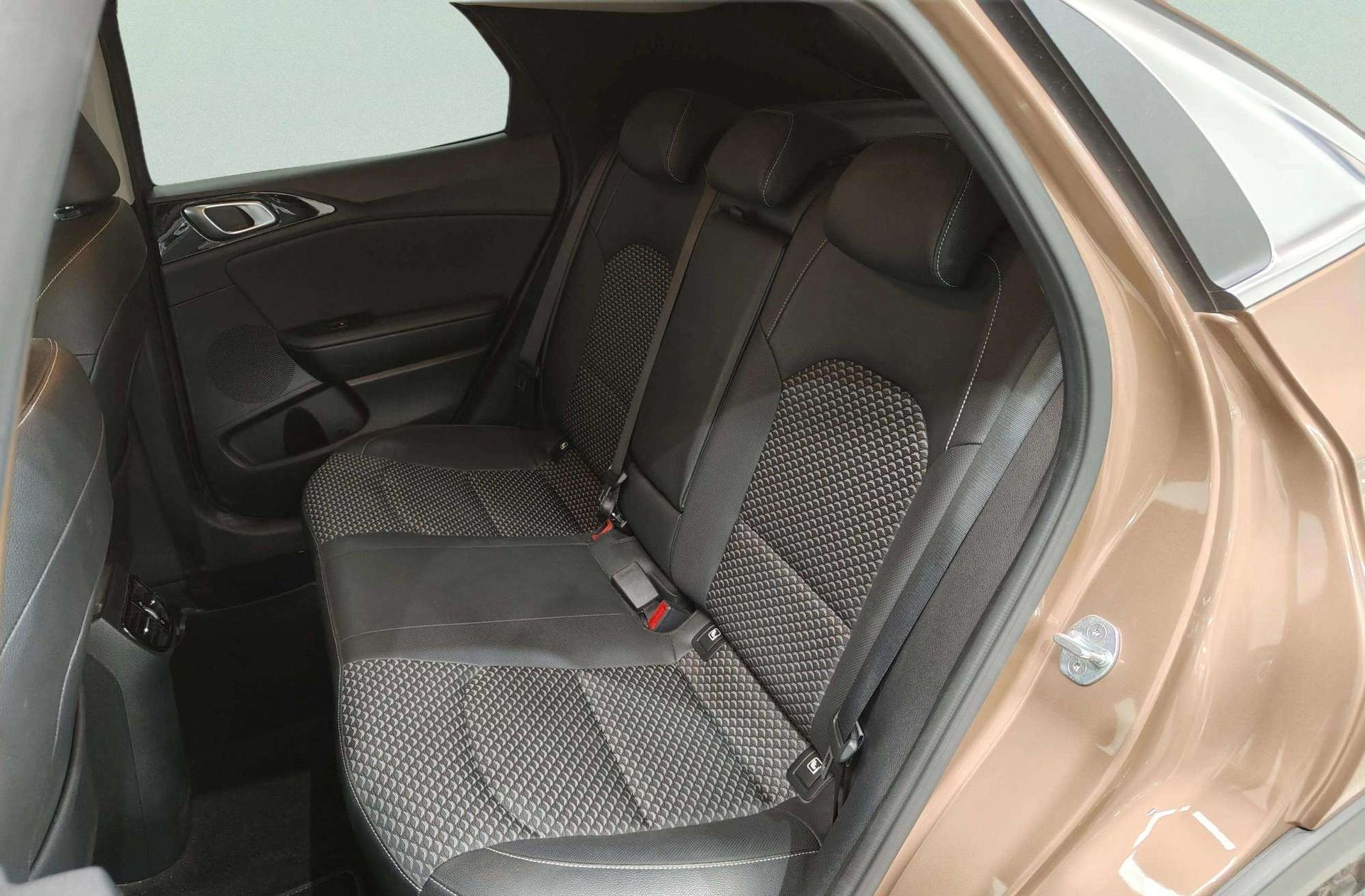 Kia XCeed 1.5 MHEV iMT Tech - foto 14