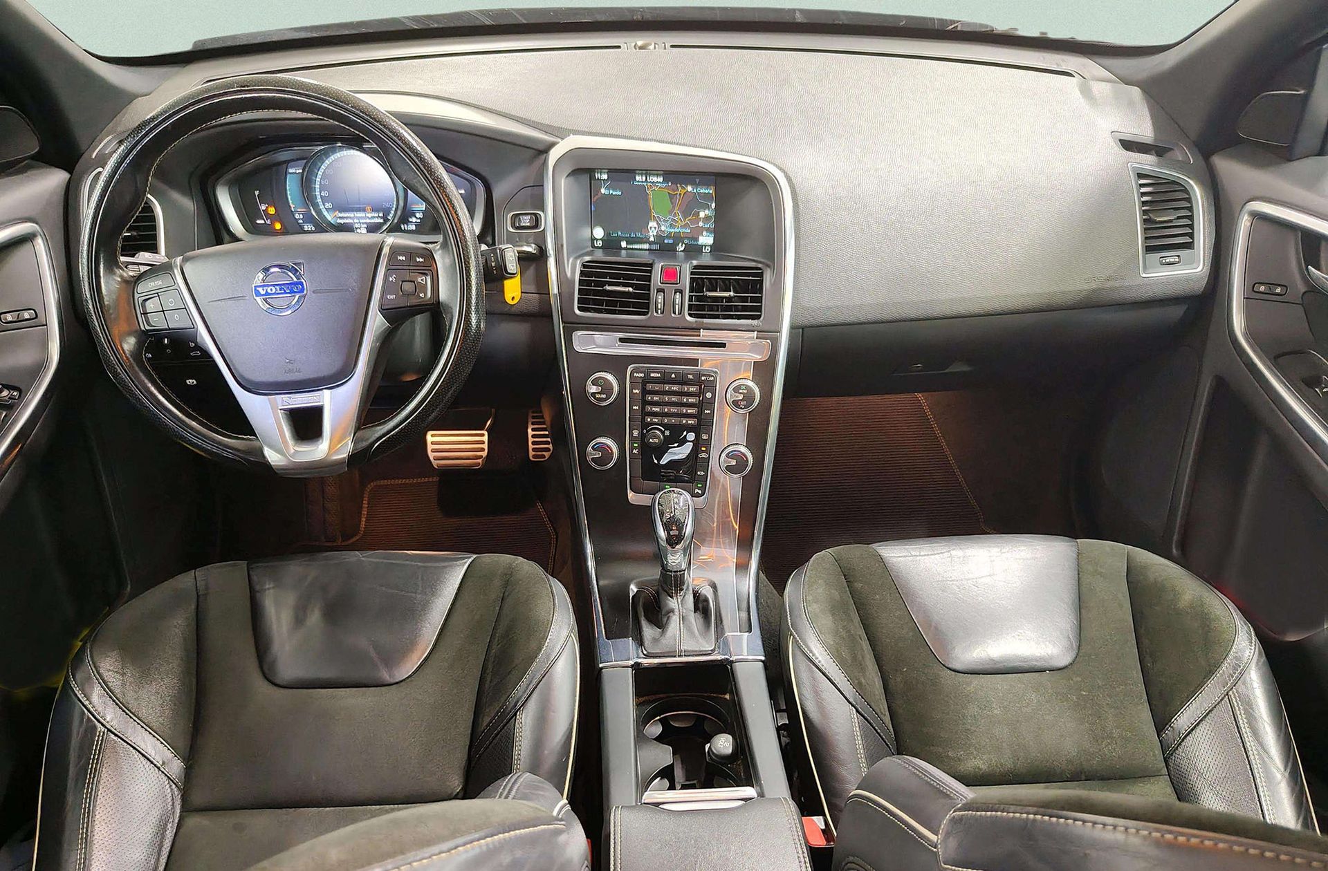 Volvo XC60 D3 R-Design Momentum - foto 6