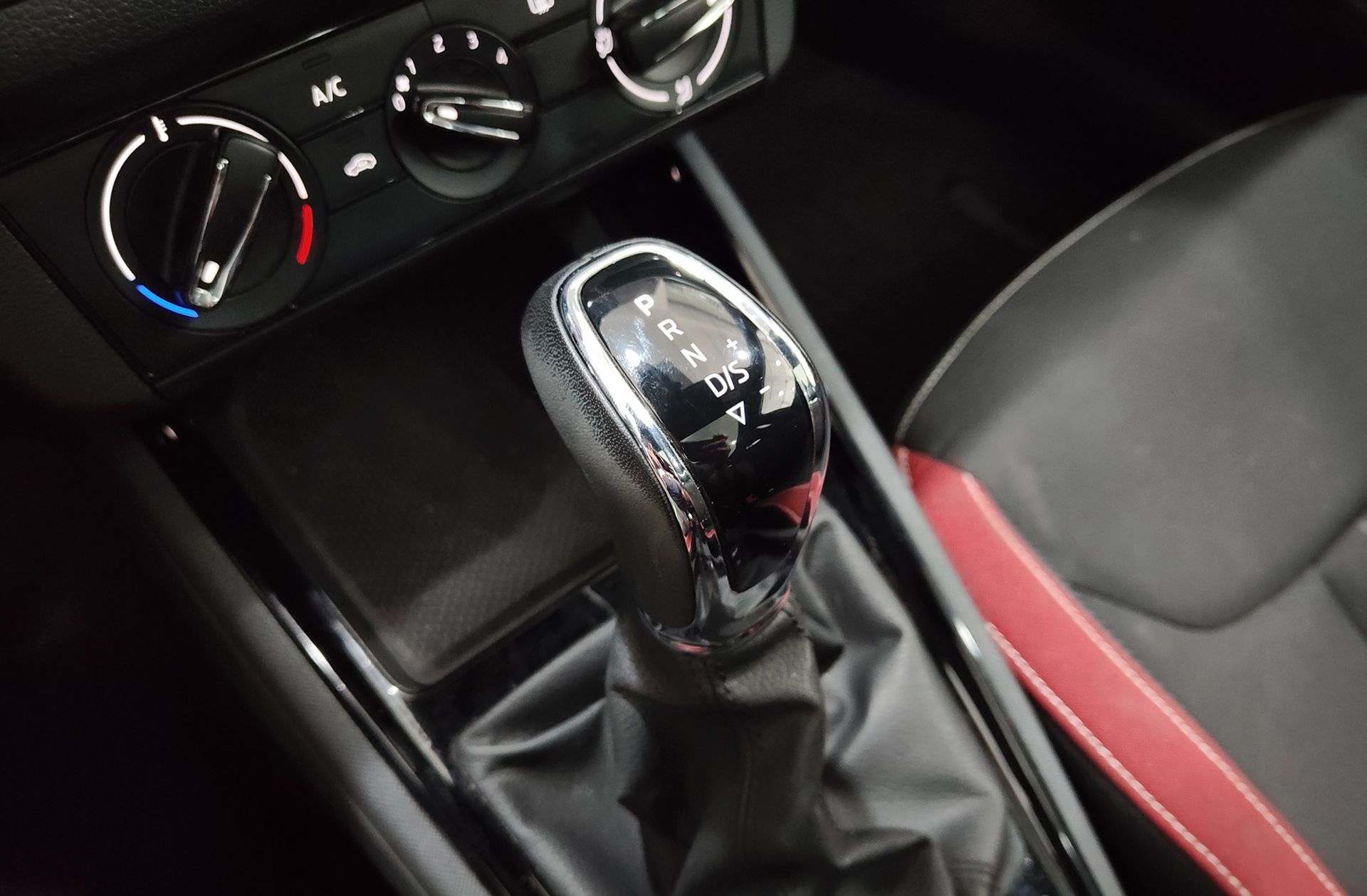 Škoda Kamiq 1.0 TSI Montecarlo DSG - foto 6
